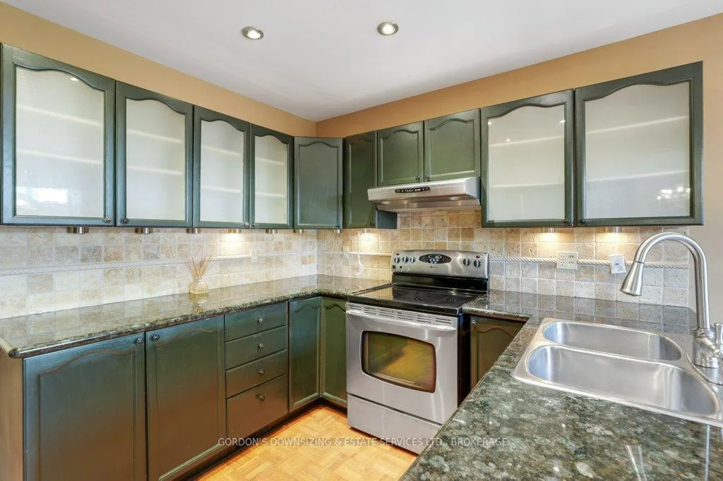 Photo 17 of 30 Chickasaw Crescent, Ottawa, Kanata - Bridlewood — HOMEH