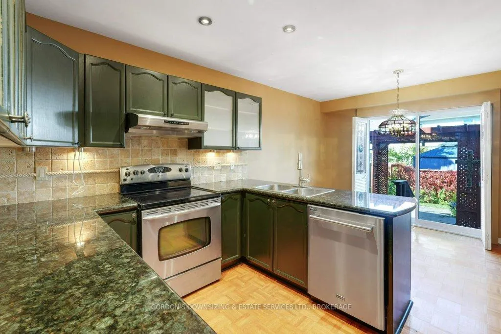 Photo 20 of 30 Chickasaw Crescent, Ottawa, Kanata - Bridlewood — HOMEH