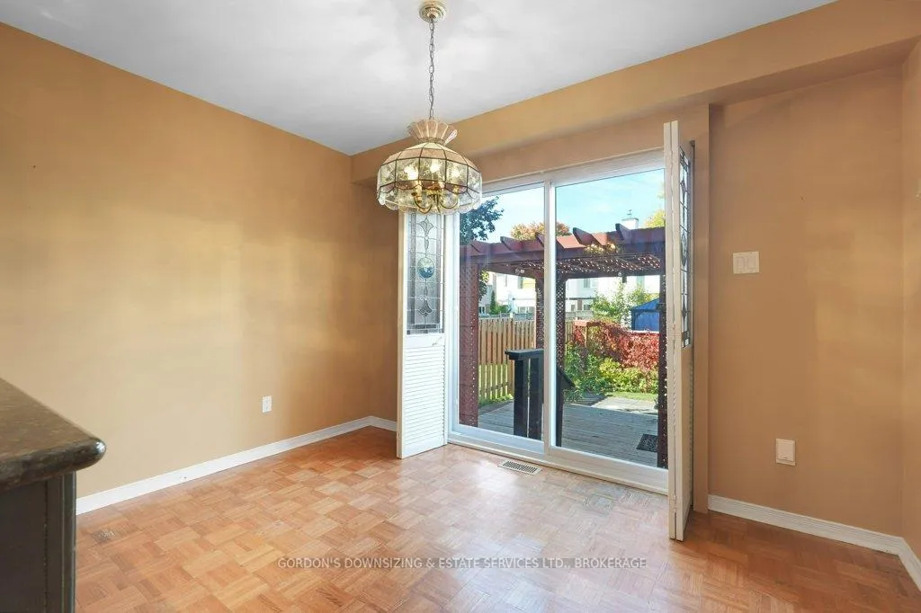Photo 22 of 30 Chickasaw Crescent, Ottawa, Kanata - Bridlewood — HOMEH