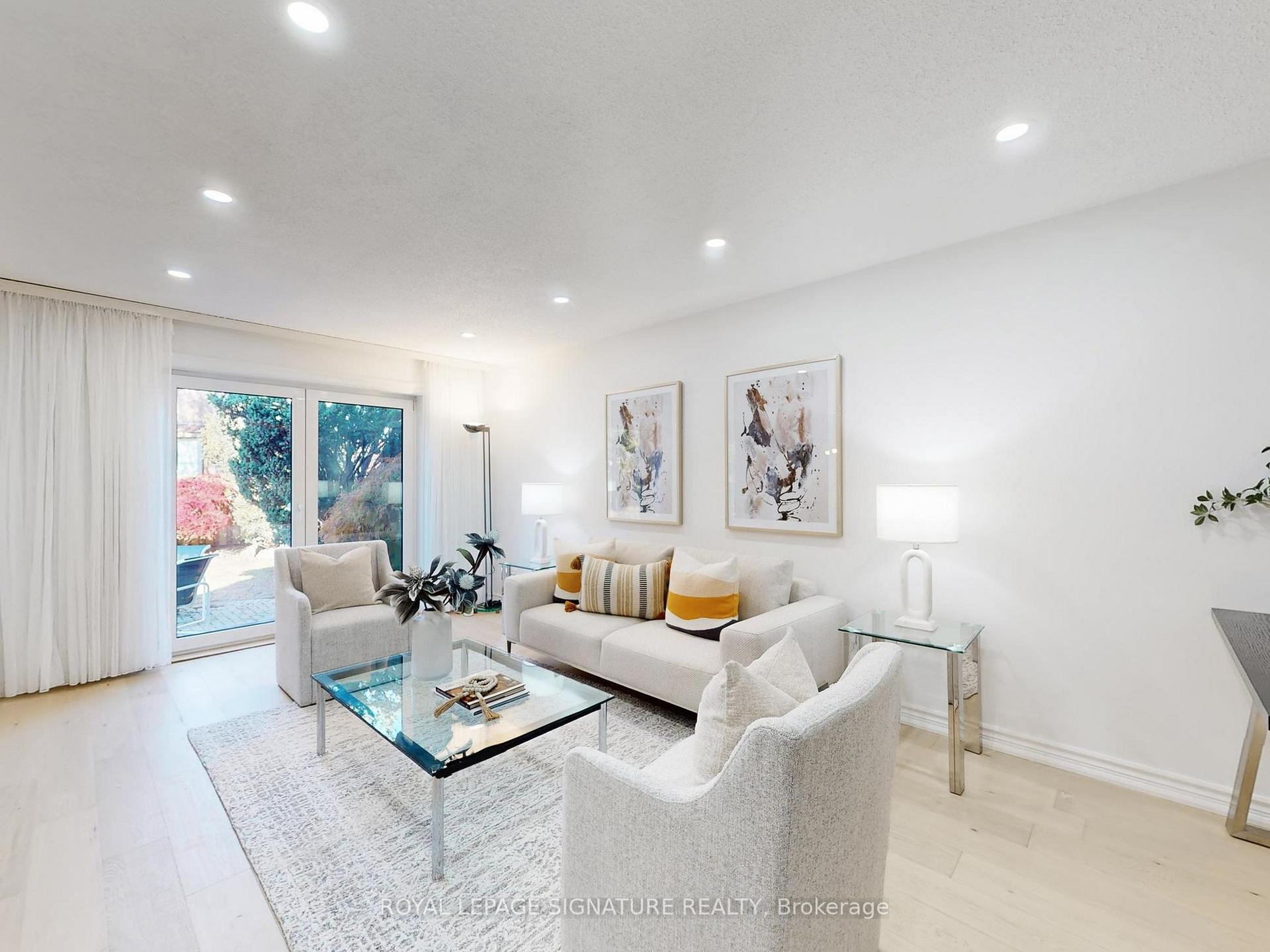 Photo 3 of 4 Larksmere Court, Markham, Milliken Mills West — HOMEH