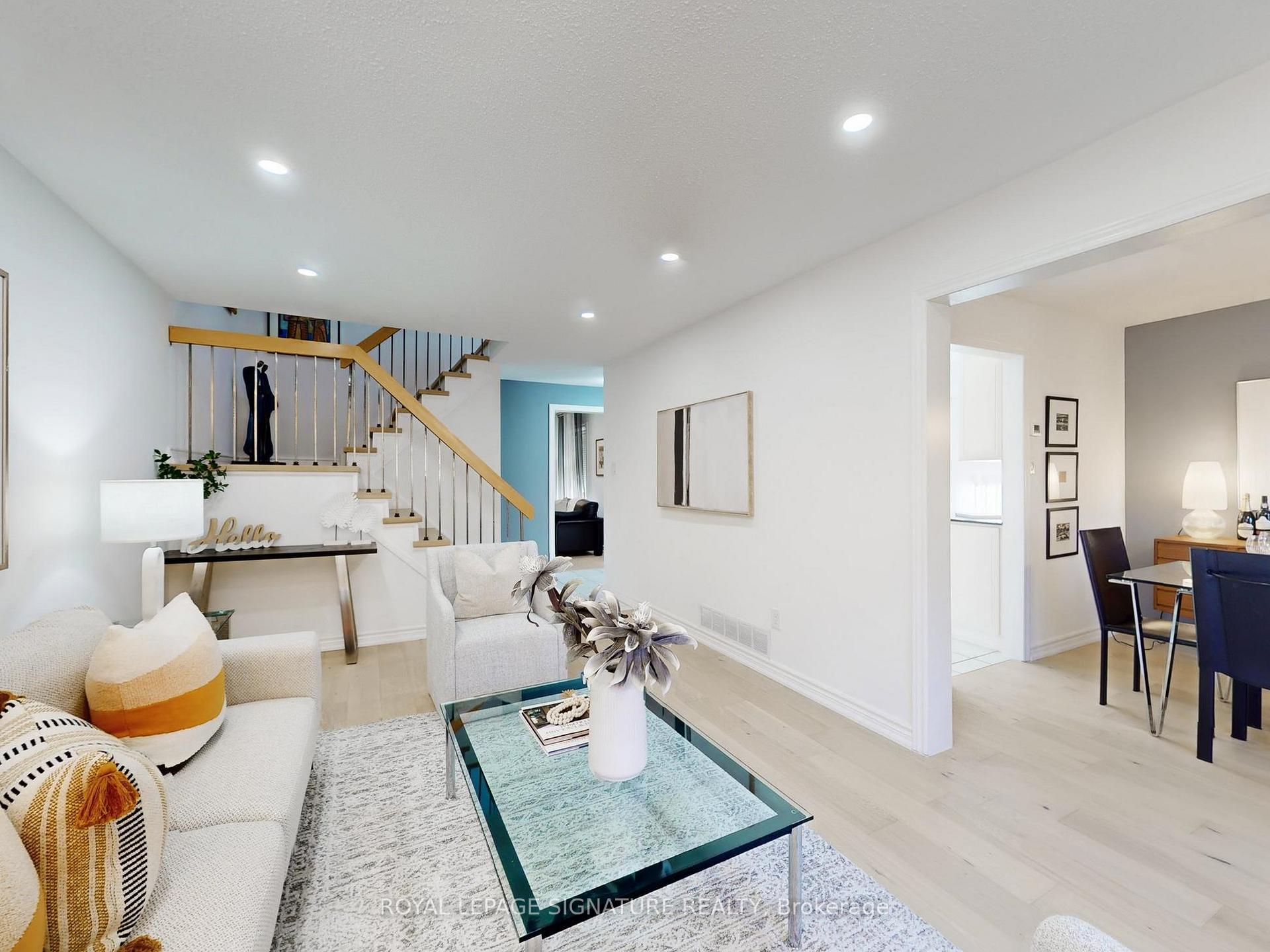Photo 6 of 4 Larksmere Court, Markham, Milliken Mills West — HOMEH