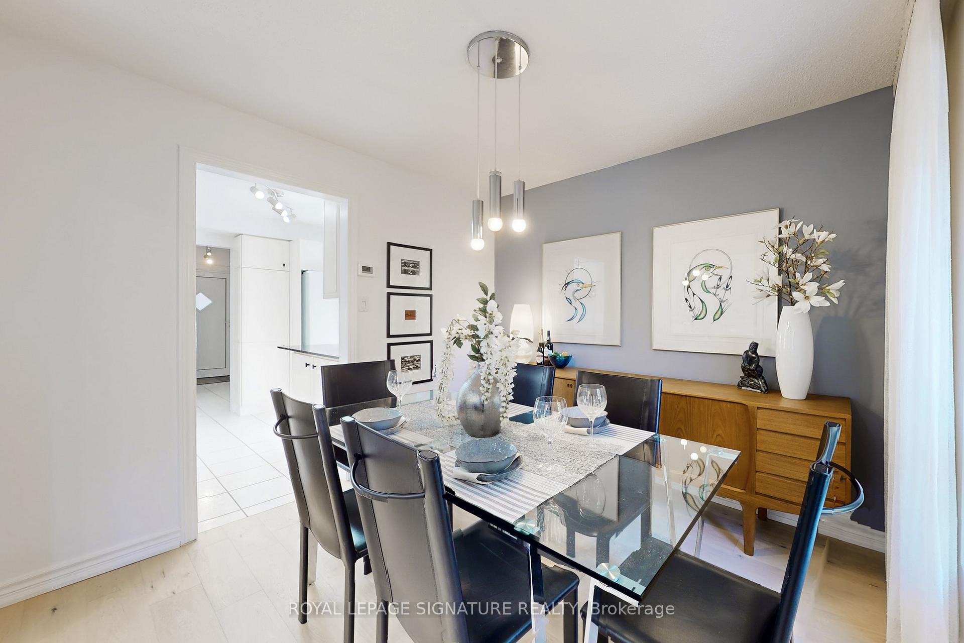 Photo 8 of 4 Larksmere Court, Markham, Milliken Mills West — HOMEH
