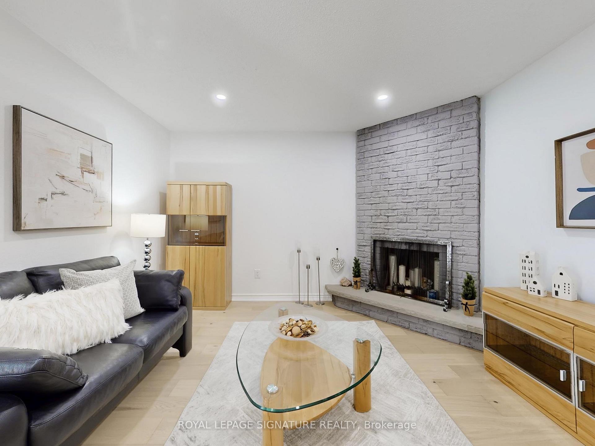 Photo 10 of 4 Larksmere Court, Markham, Milliken Mills West — HOMEH