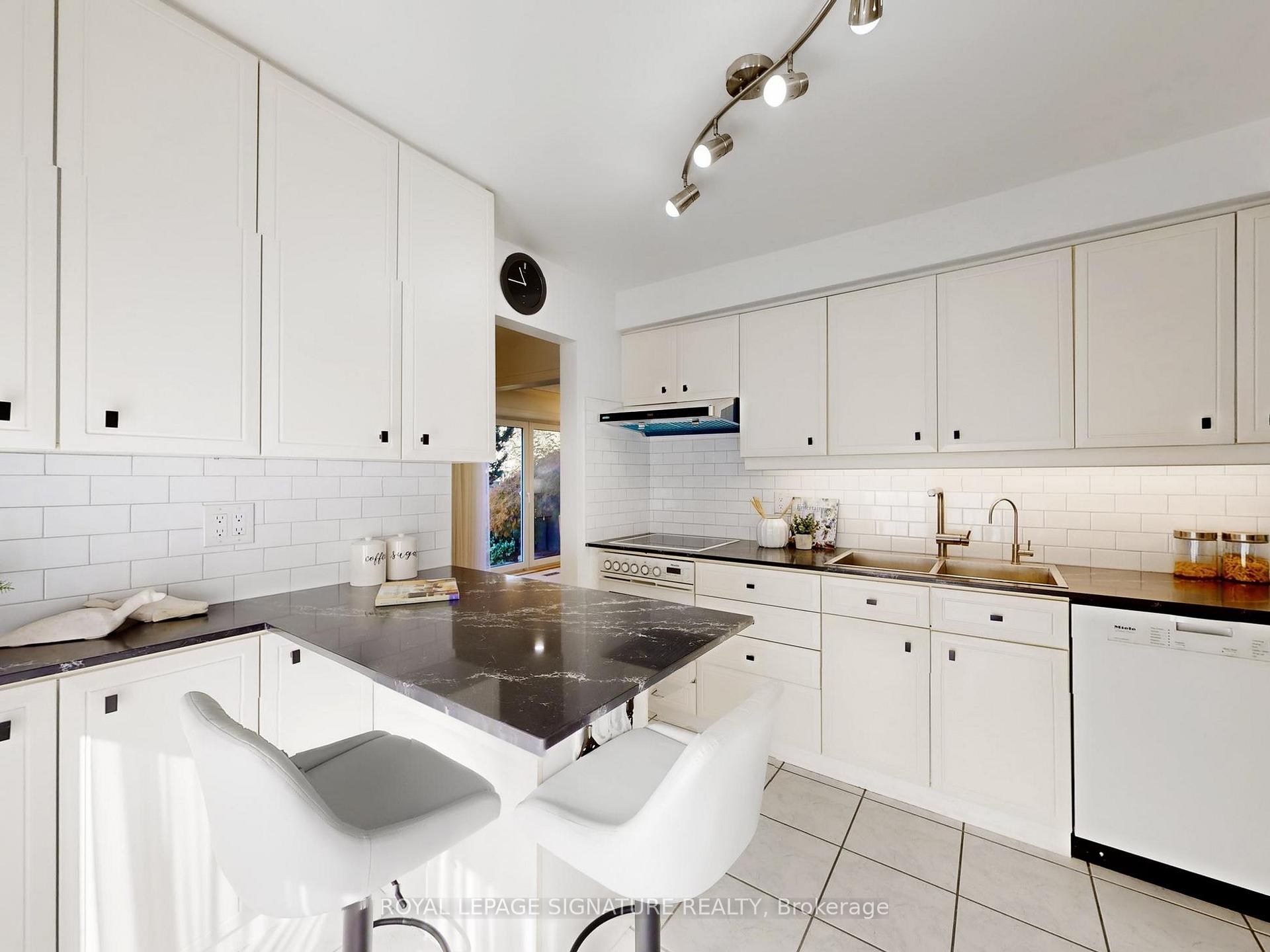 Photo 15 of 4 Larksmere Court, Markham, Milliken Mills West — HOMEH
