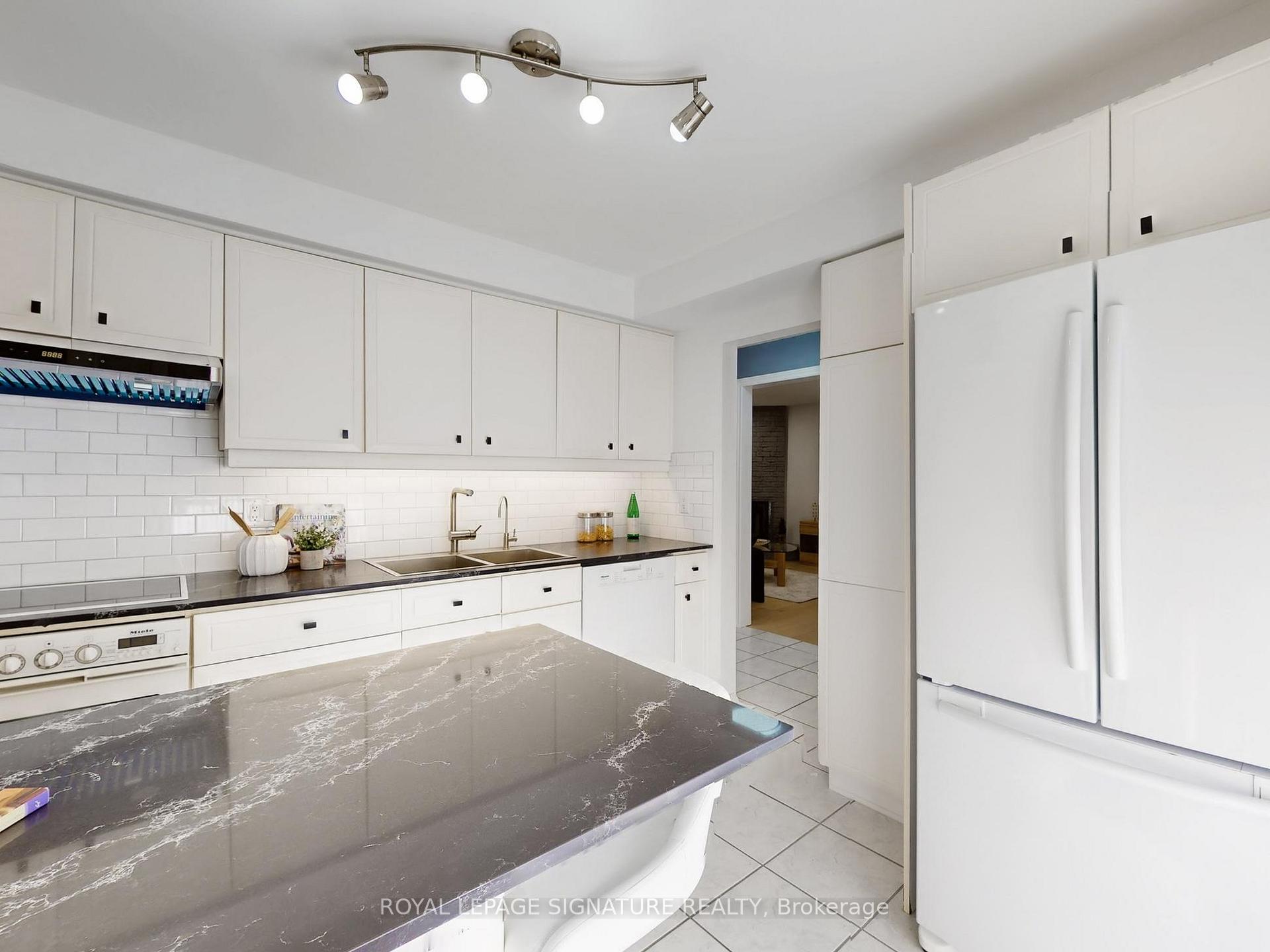 Photo 16 of 4 Larksmere Court, Markham, Milliken Mills West — HOMEH