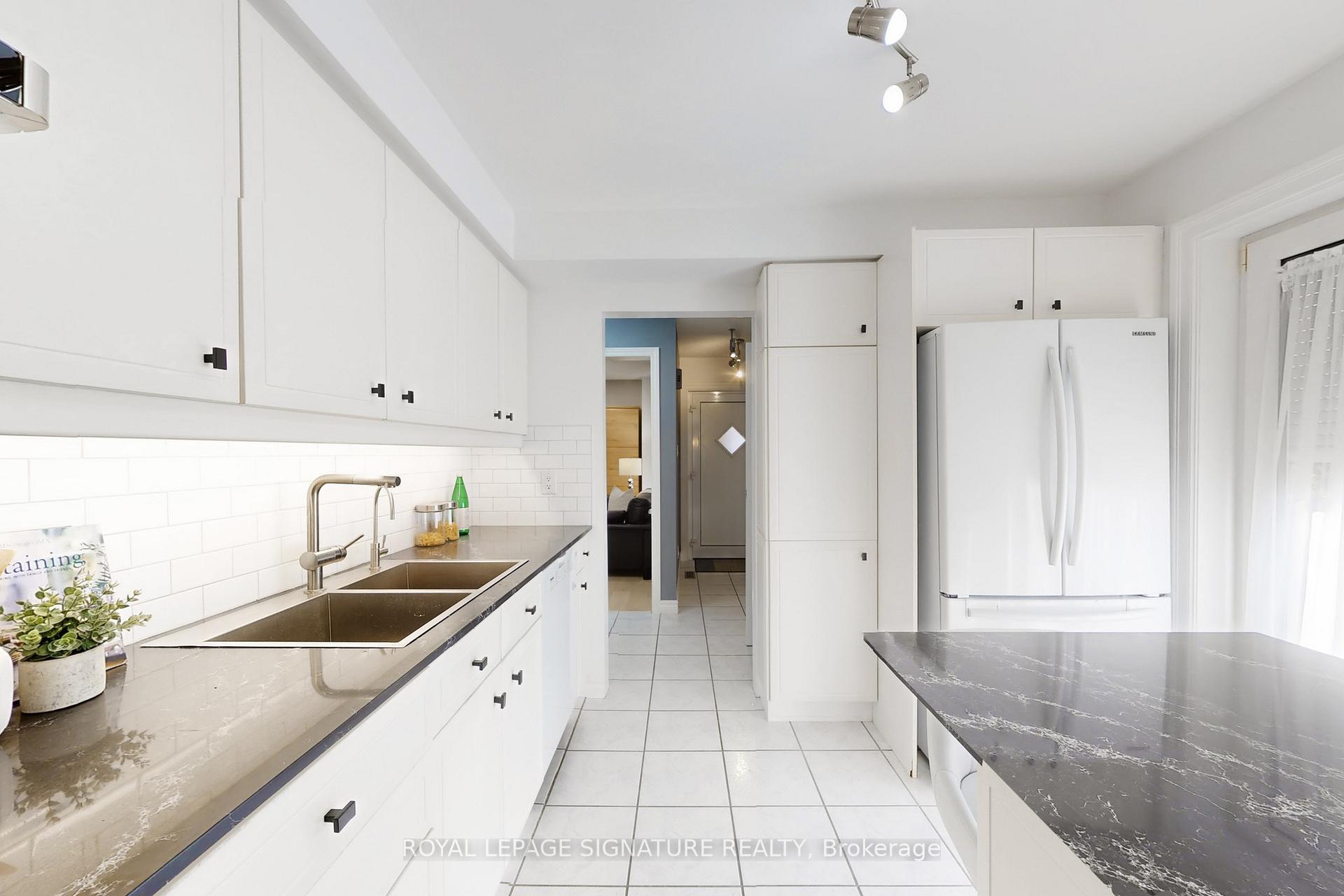 Photo 17 of 4 Larksmere Court, Markham, Milliken Mills West — HOMEH