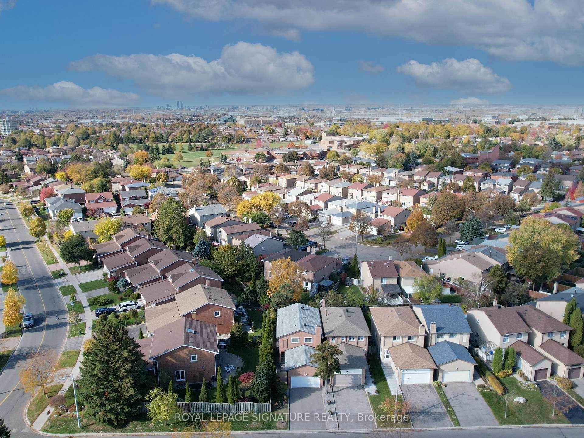 Photo 41 of 4 Larksmere Court, Markham, Milliken Mills West — HOMEH