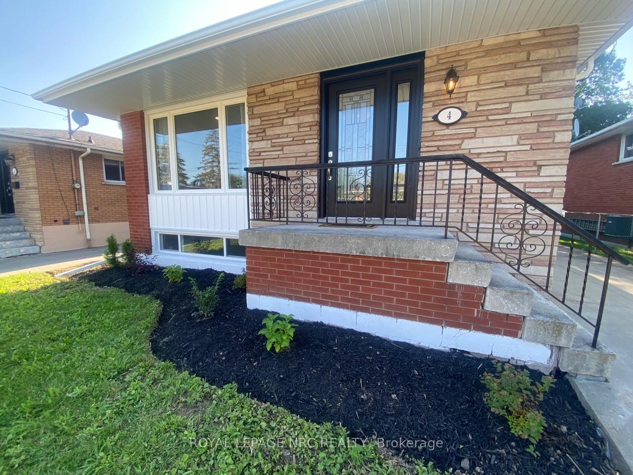 Front of Unit lower, 4 Parklands Drive