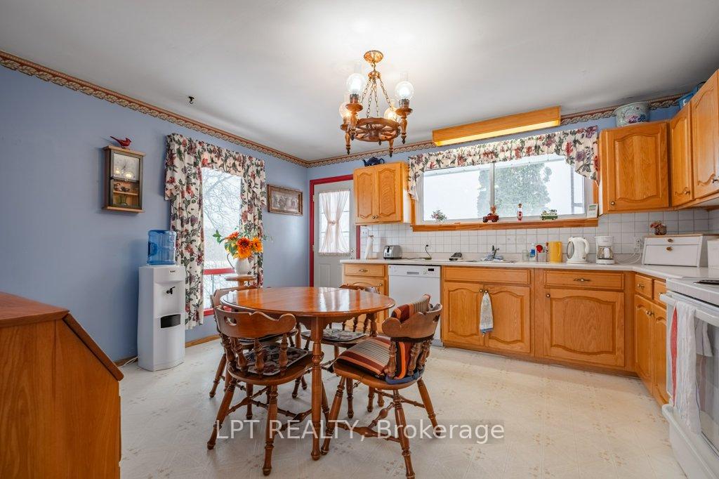 Photo 7 of 4971 County Road 2, Loyalist, Lennox and Addington - South — HOMEH