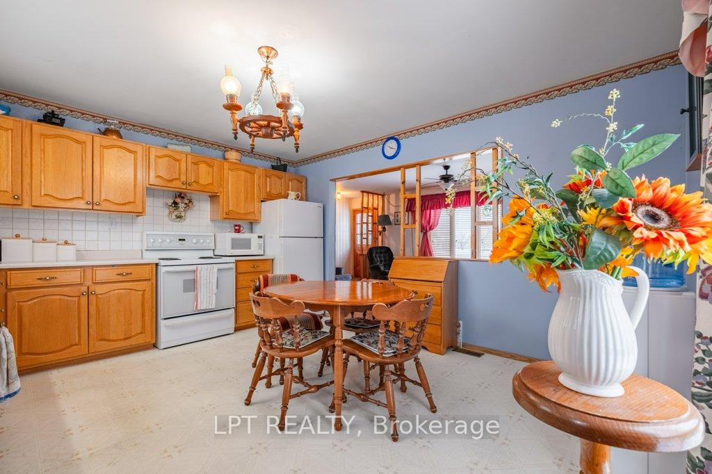 Photo 9 of 4971 County Road 2, Loyalist, Lennox and Addington - South — HOMEH