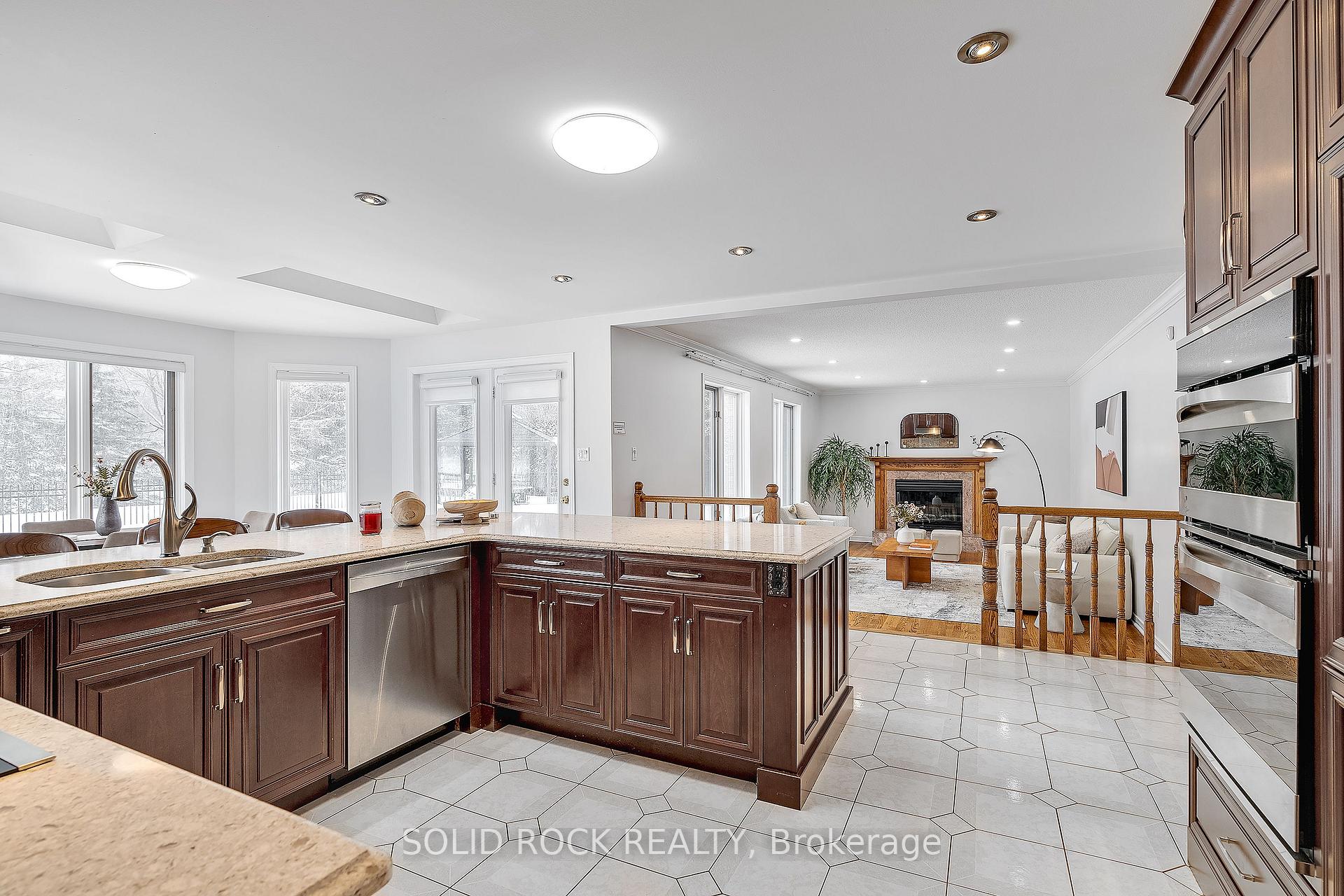 Photo 8 of 42 Marchbrook Circle, Ottawa, Kanata - Rural Kanata (Central) — HOMEH