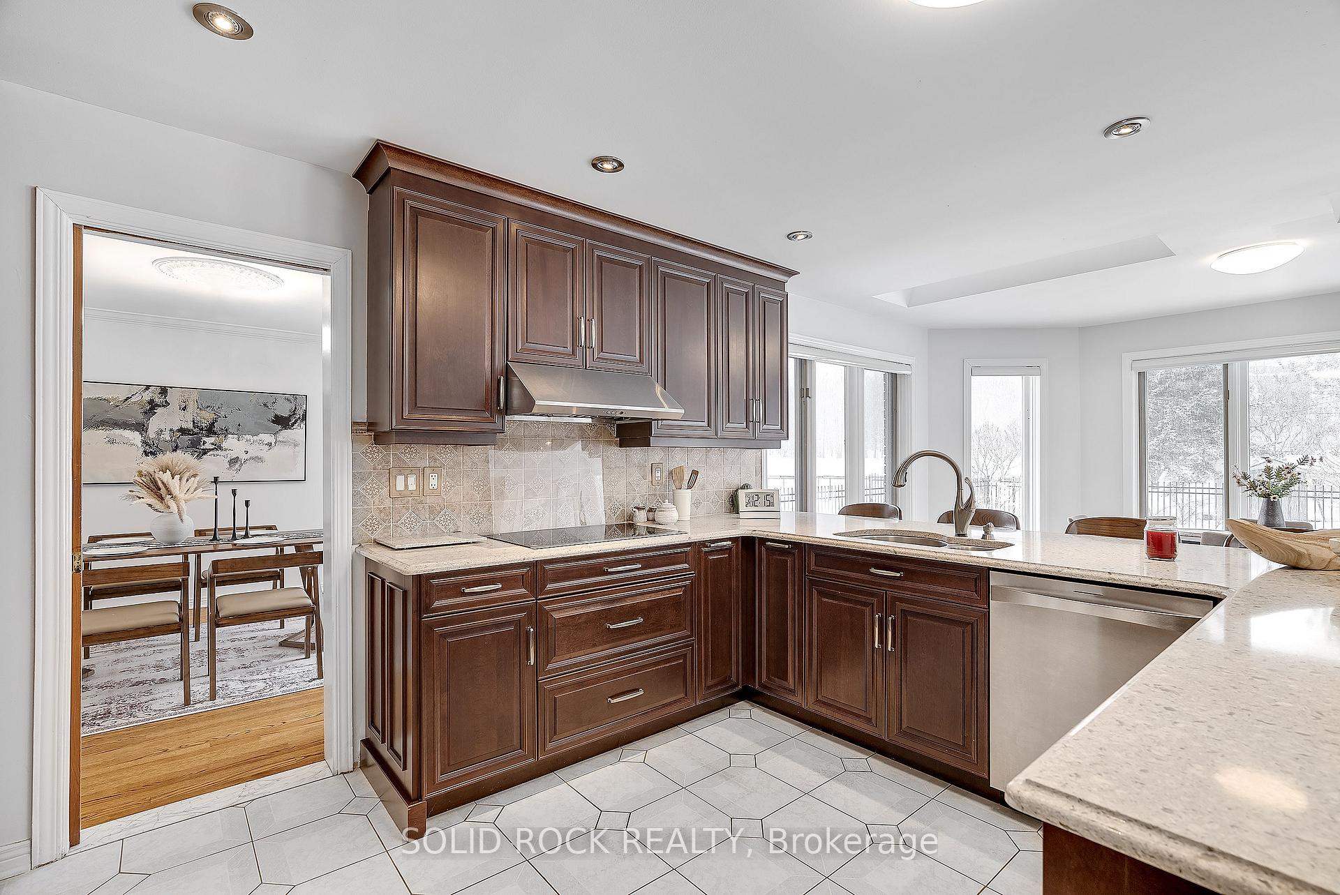 Photo 9 of 42 Marchbrook Circle, Ottawa, Kanata - Rural Kanata (Central) — HOMEH