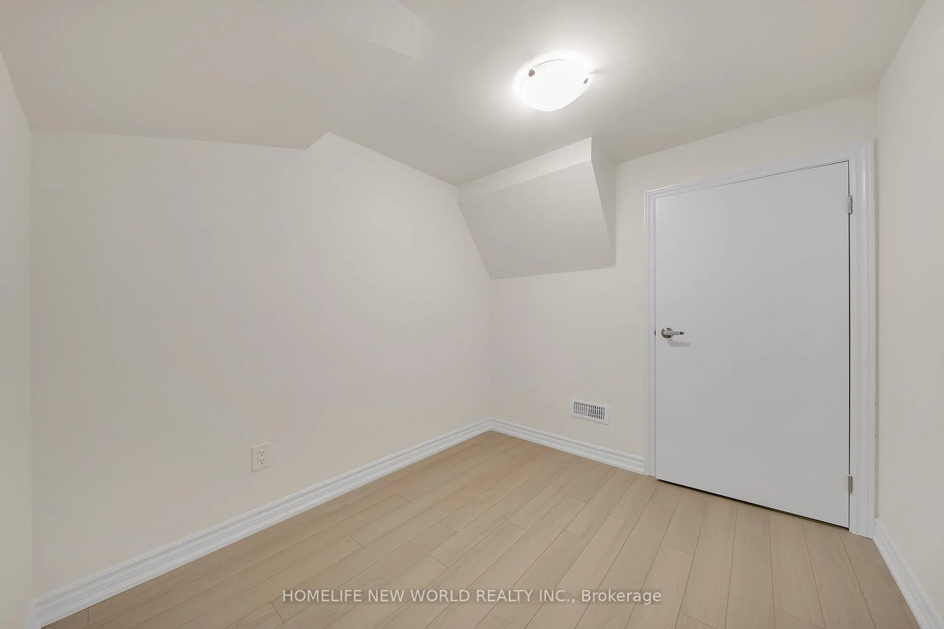 Photo 11 of 7 Harvey Bunker Crescent, Markham, Angus Glen — HOMEH