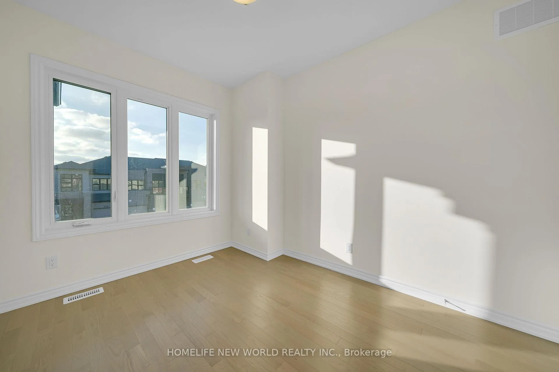 Photo 18 of 7 Harvey Bunker Crescent, Markham, Angus Glen — HOMEH