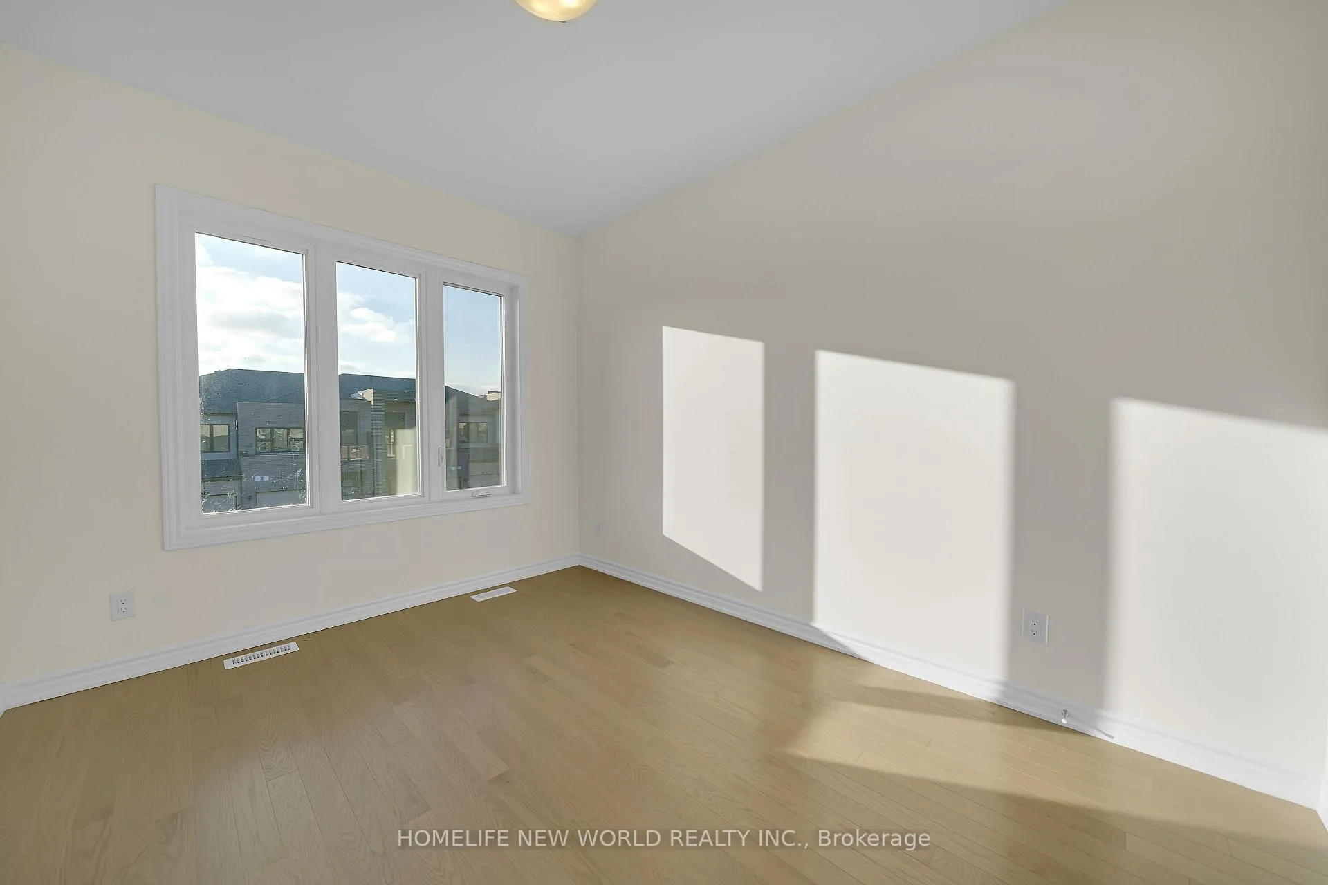 Photo 20 of 7 Harvey Bunker Crescent, Markham, Angus Glen — HOMEH