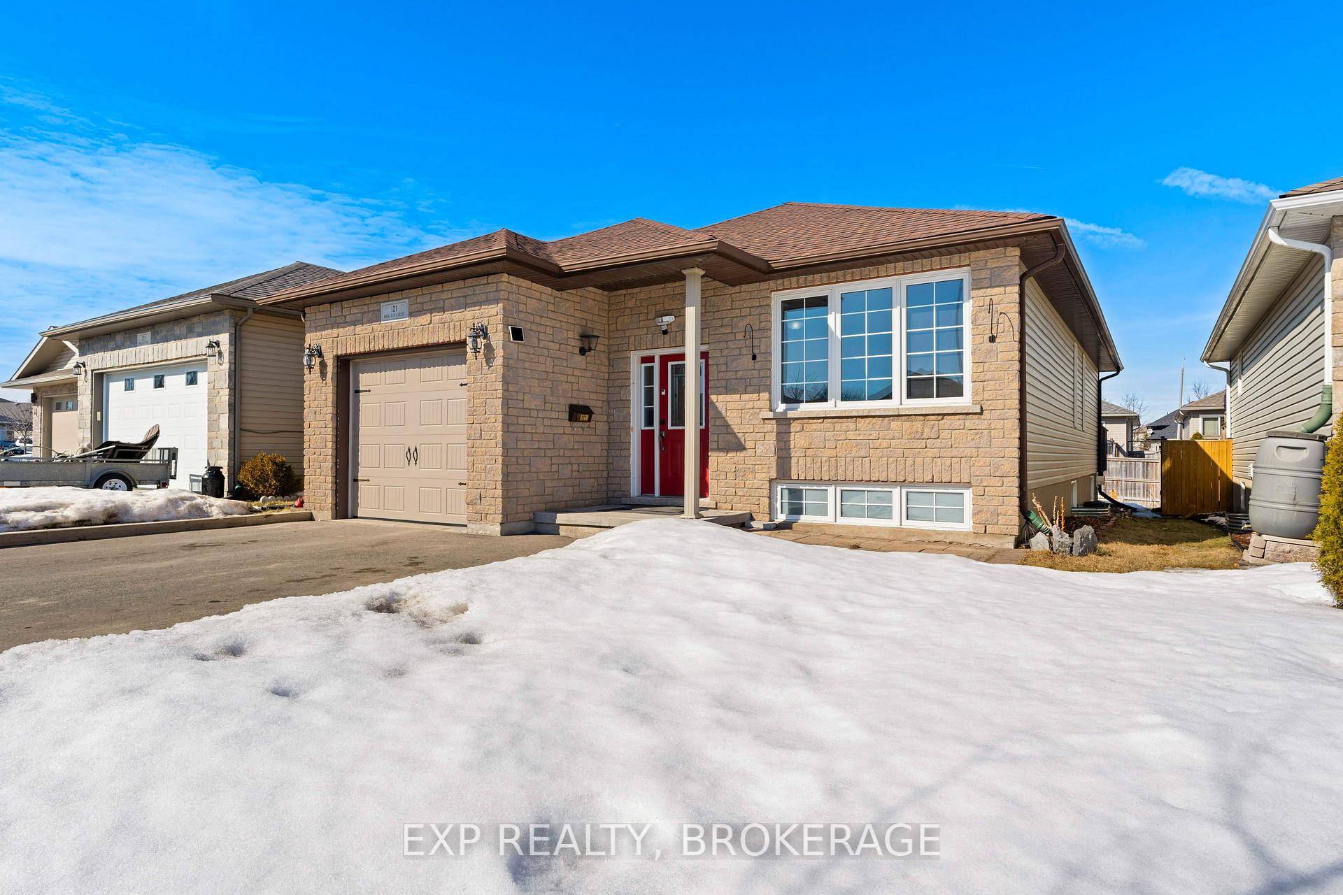Photo 2 of 121 Hogan Crescent, Loyalist, Amherstview — HOMEH