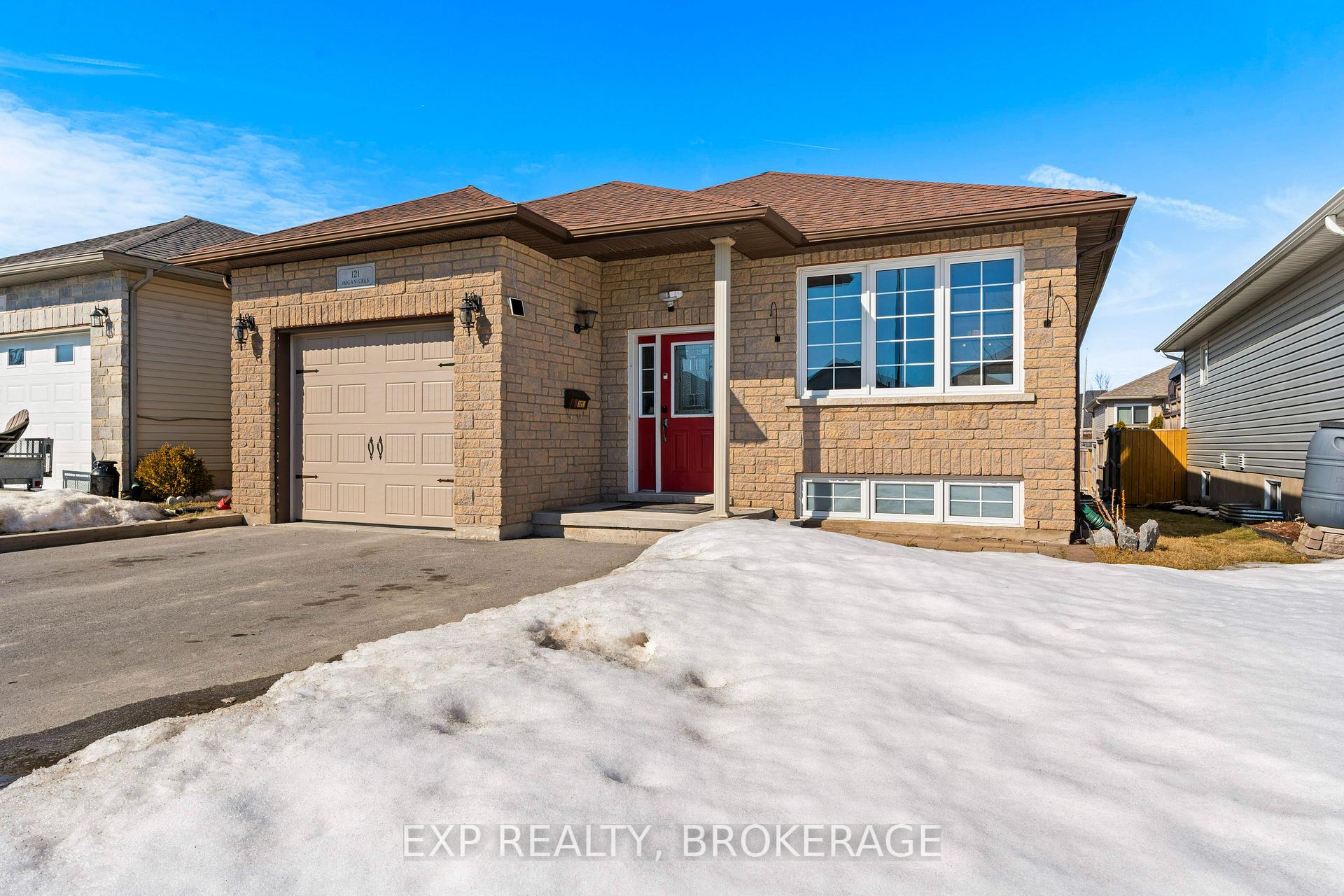 Photo 3 of 121 Hogan Crescent, Loyalist, Amherstview — HOMEH