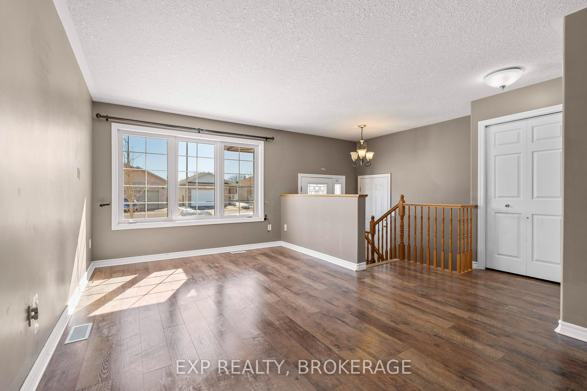 Photo 6 of 121 Hogan Crescent, Loyalist, Amherstview — HOMEH