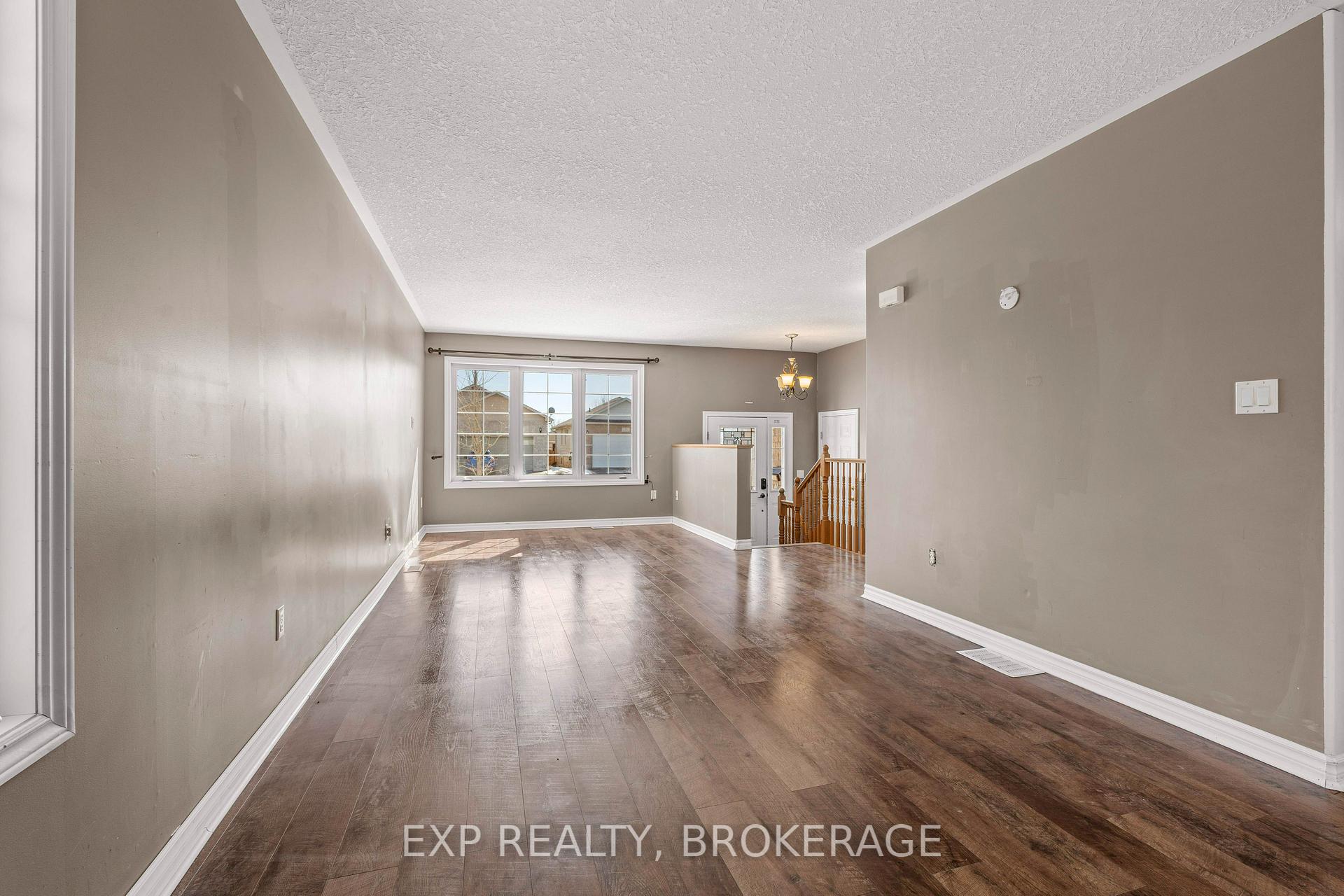 Photo 7 of 121 Hogan Crescent, Loyalist, Amherstview — HOMEH