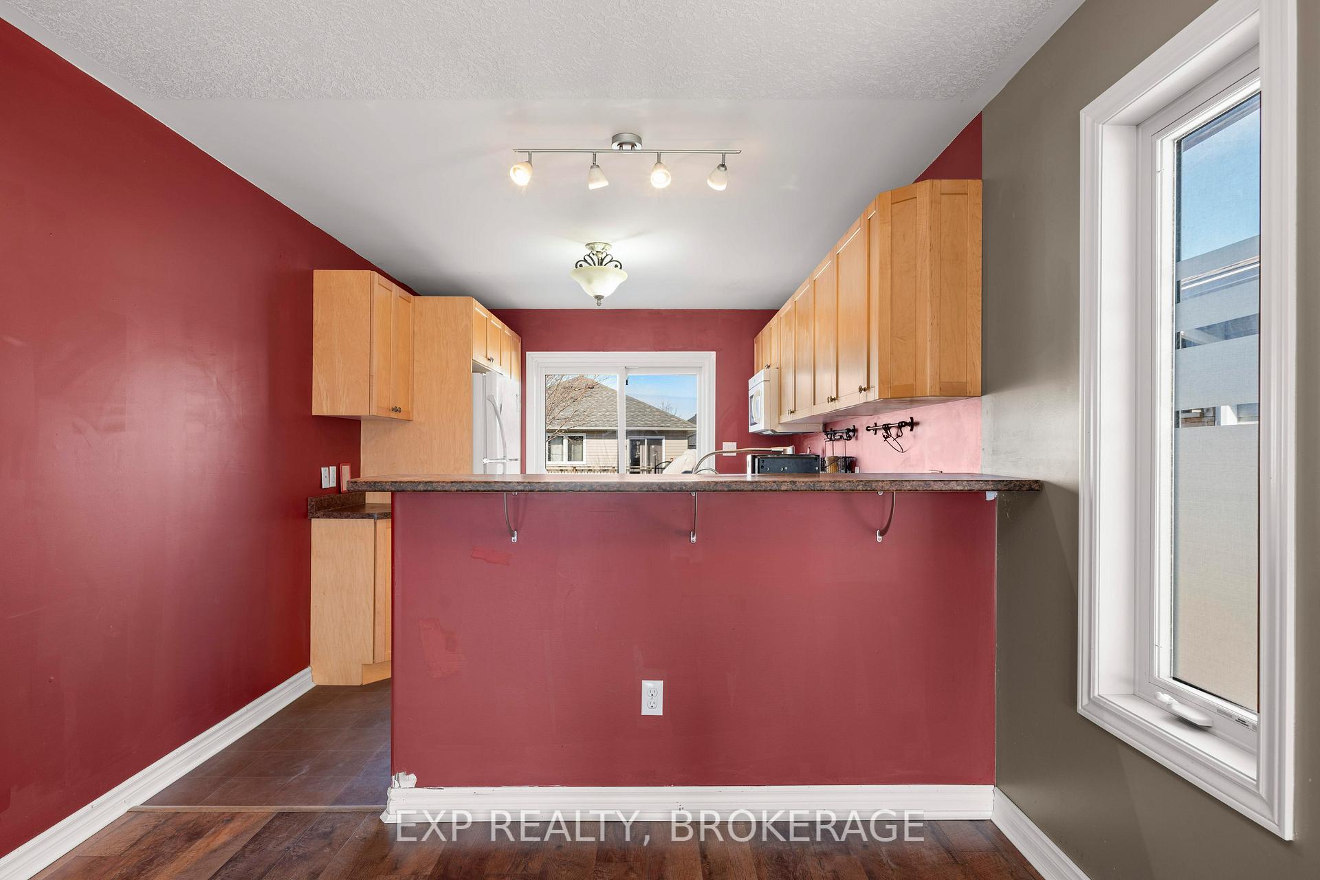 Photo 11 of 121 Hogan Crescent, Loyalist, Amherstview — HOMEH