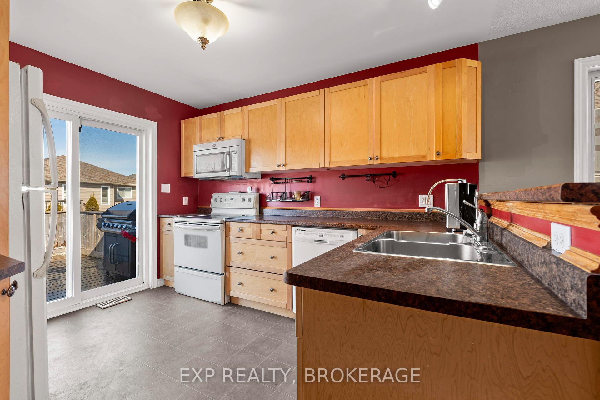 Photo 12 of 121 Hogan Crescent, Loyalist, Amherstview — HOMEH
