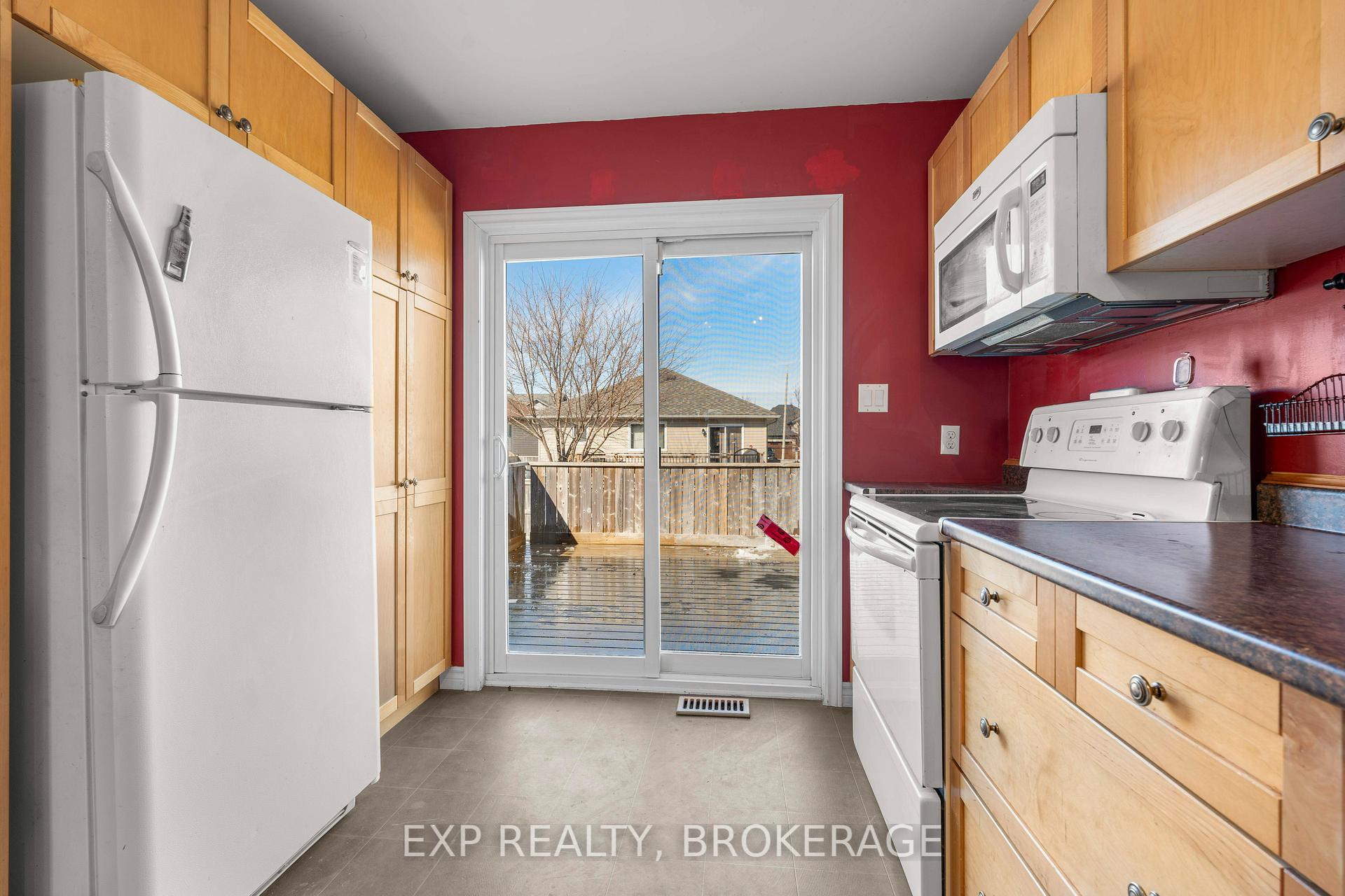 Photo 13 of 121 Hogan Crescent, Loyalist, Amherstview — HOMEH