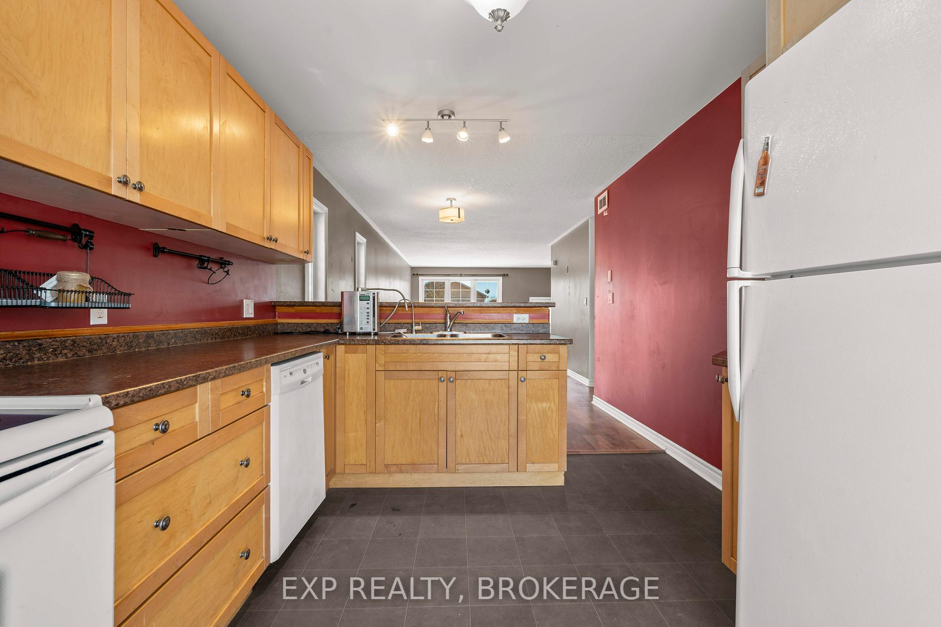 Photo 14 of 121 Hogan Crescent, Loyalist, Amherstview — HOMEH