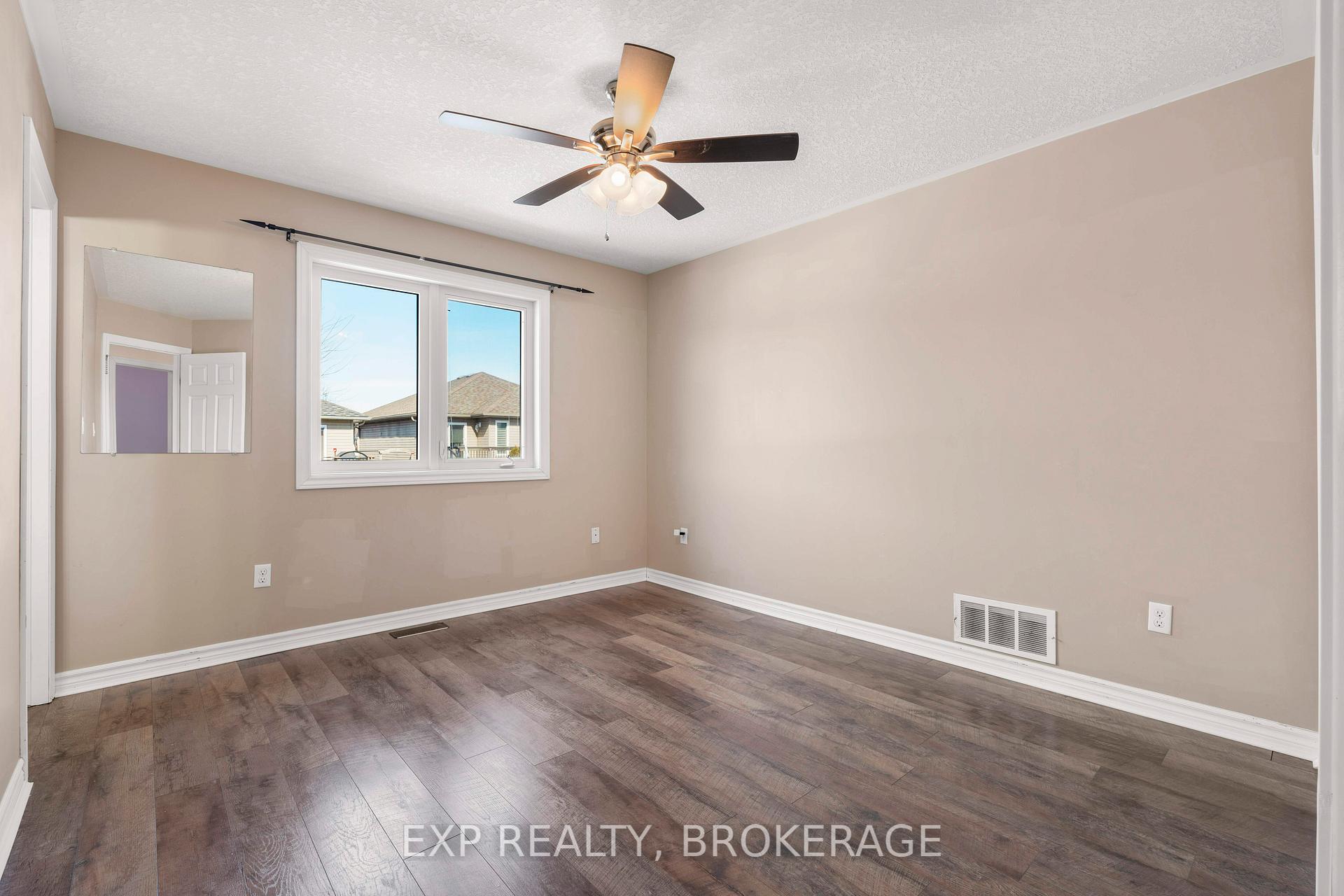 Photo 16 of 121 Hogan Crescent, Loyalist, Amherstview — HOMEH