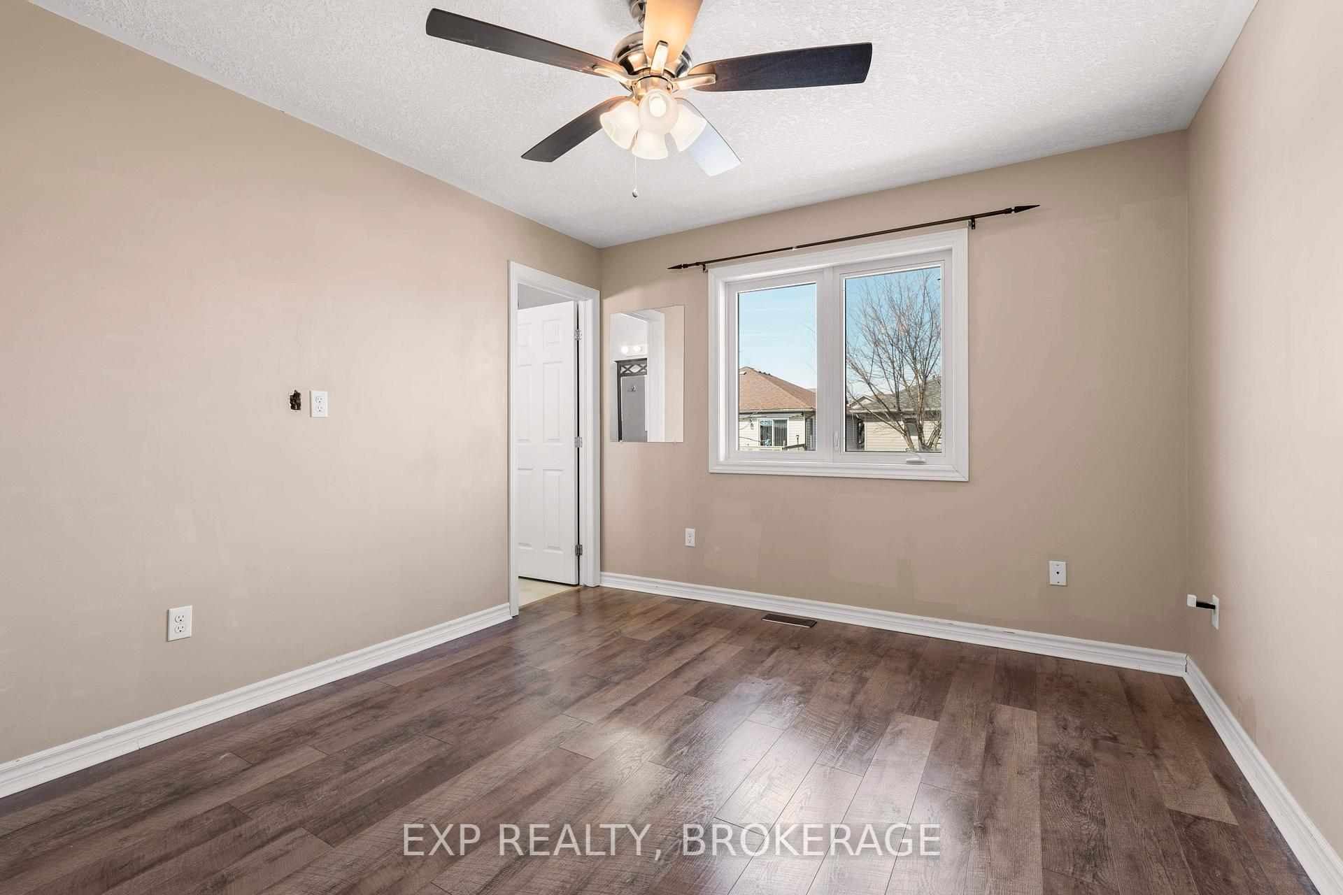 Photo 17 of 121 Hogan Crescent, Loyalist, Amherstview — HOMEH