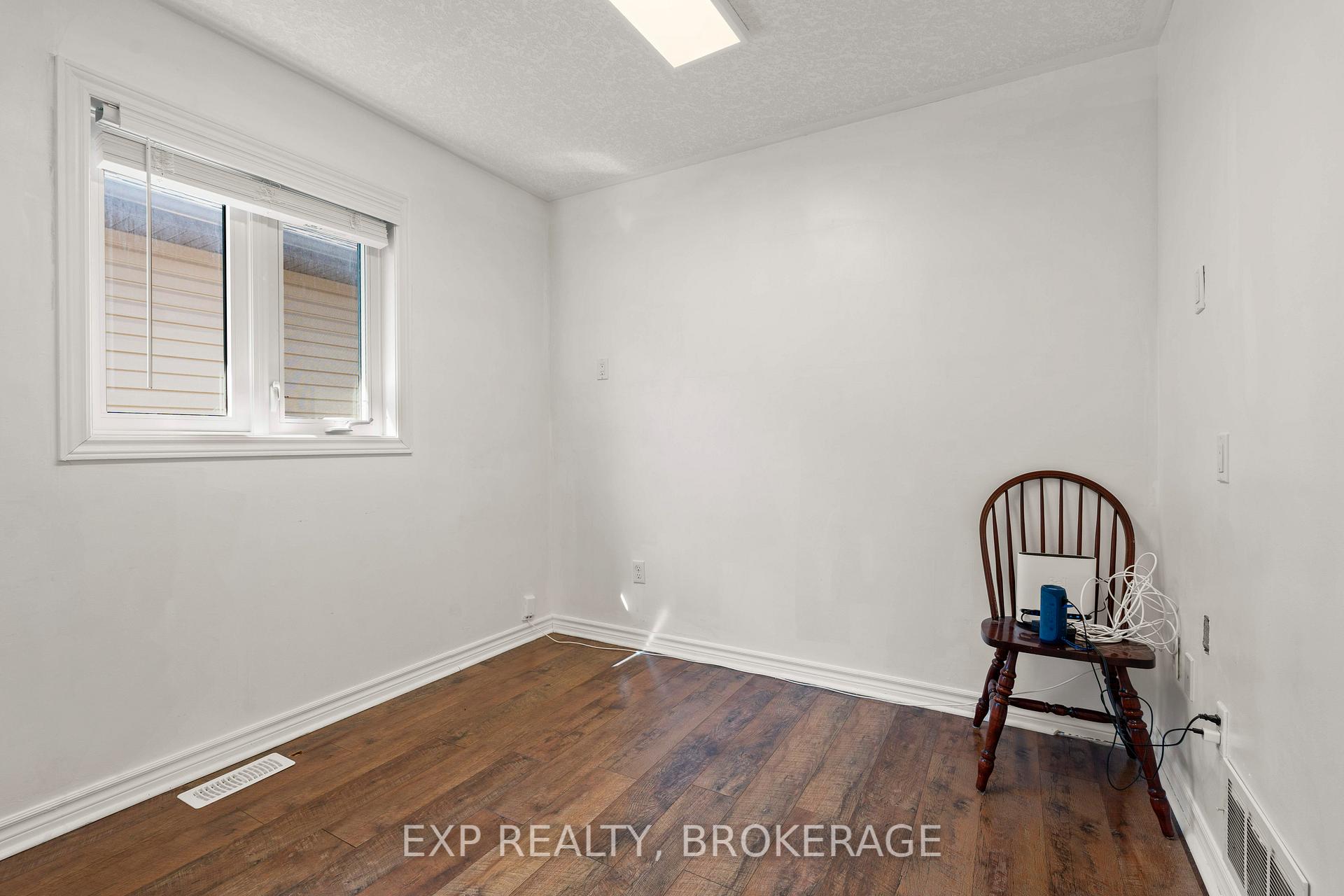 Photo 20 of 121 Hogan Crescent, Loyalist, Amherstview — HOMEH