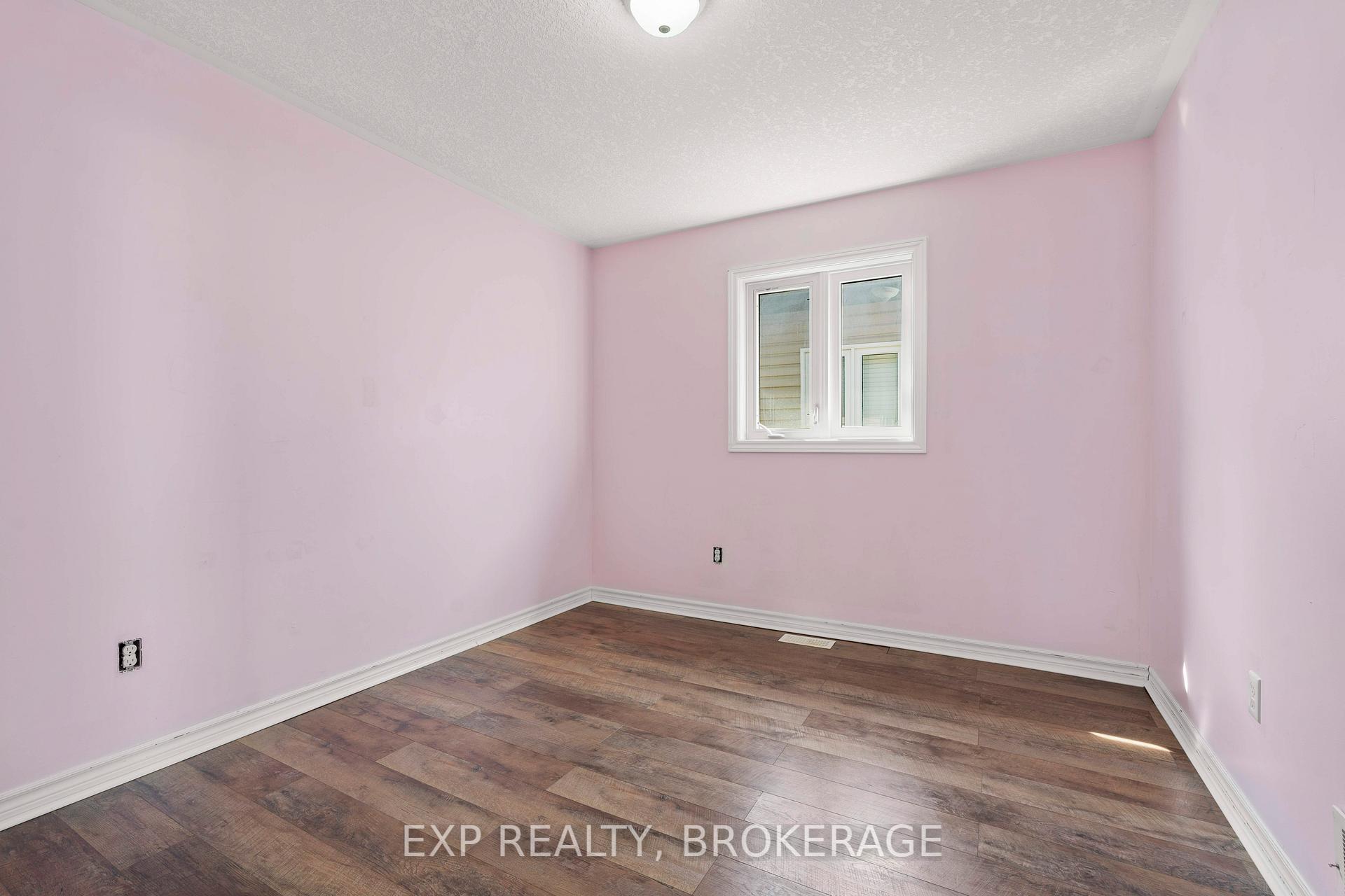 Photo 22 of 121 Hogan Crescent, Loyalist, Amherstview — HOMEH