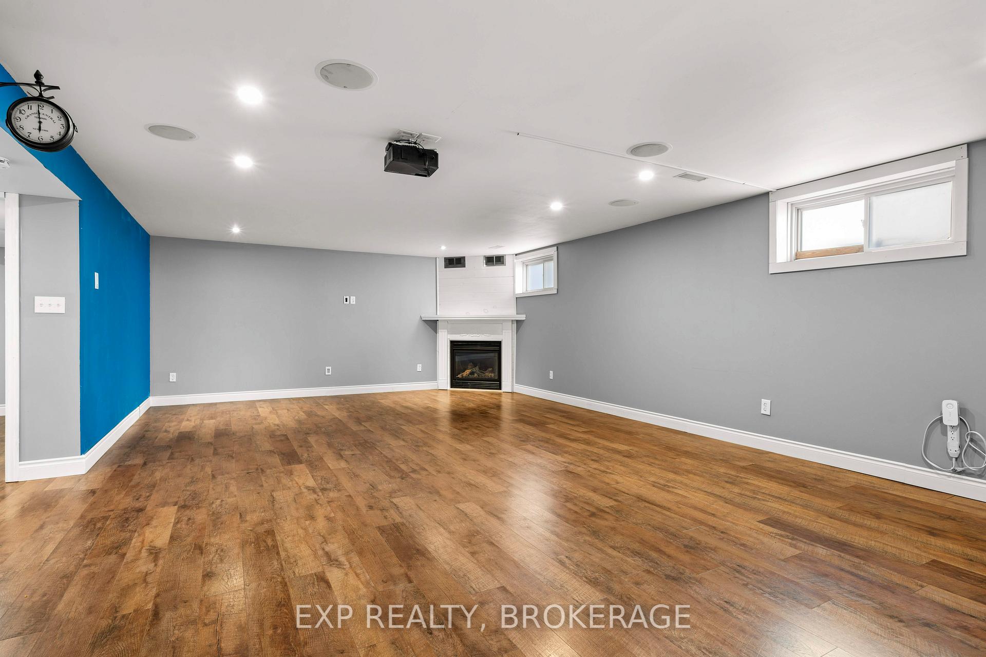 Photo 25 of 121 Hogan Crescent, Loyalist, Amherstview — HOMEH