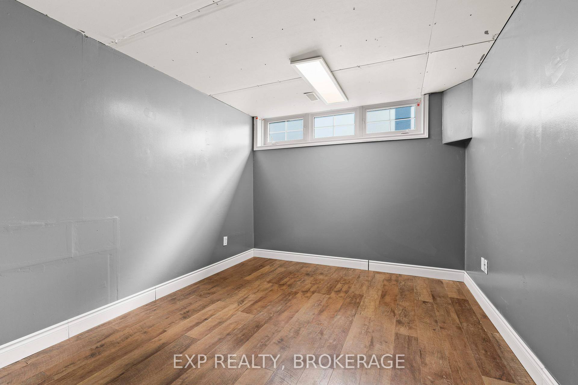 Photo 31 of 121 Hogan Crescent, Loyalist, Amherstview — HOMEH