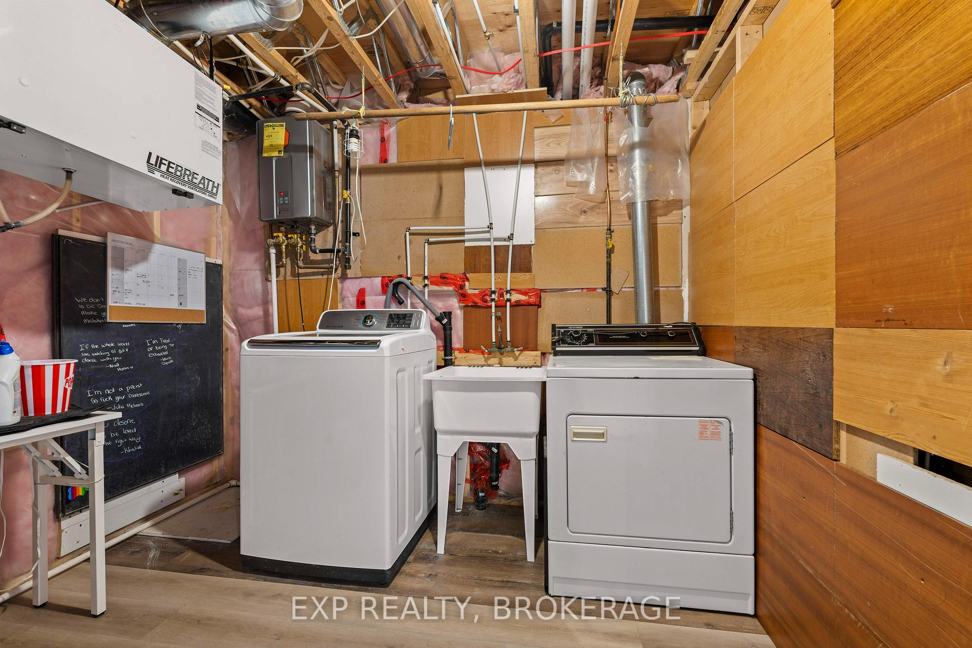 Photo 33 of 121 Hogan Crescent, Loyalist, Amherstview — HOMEH
