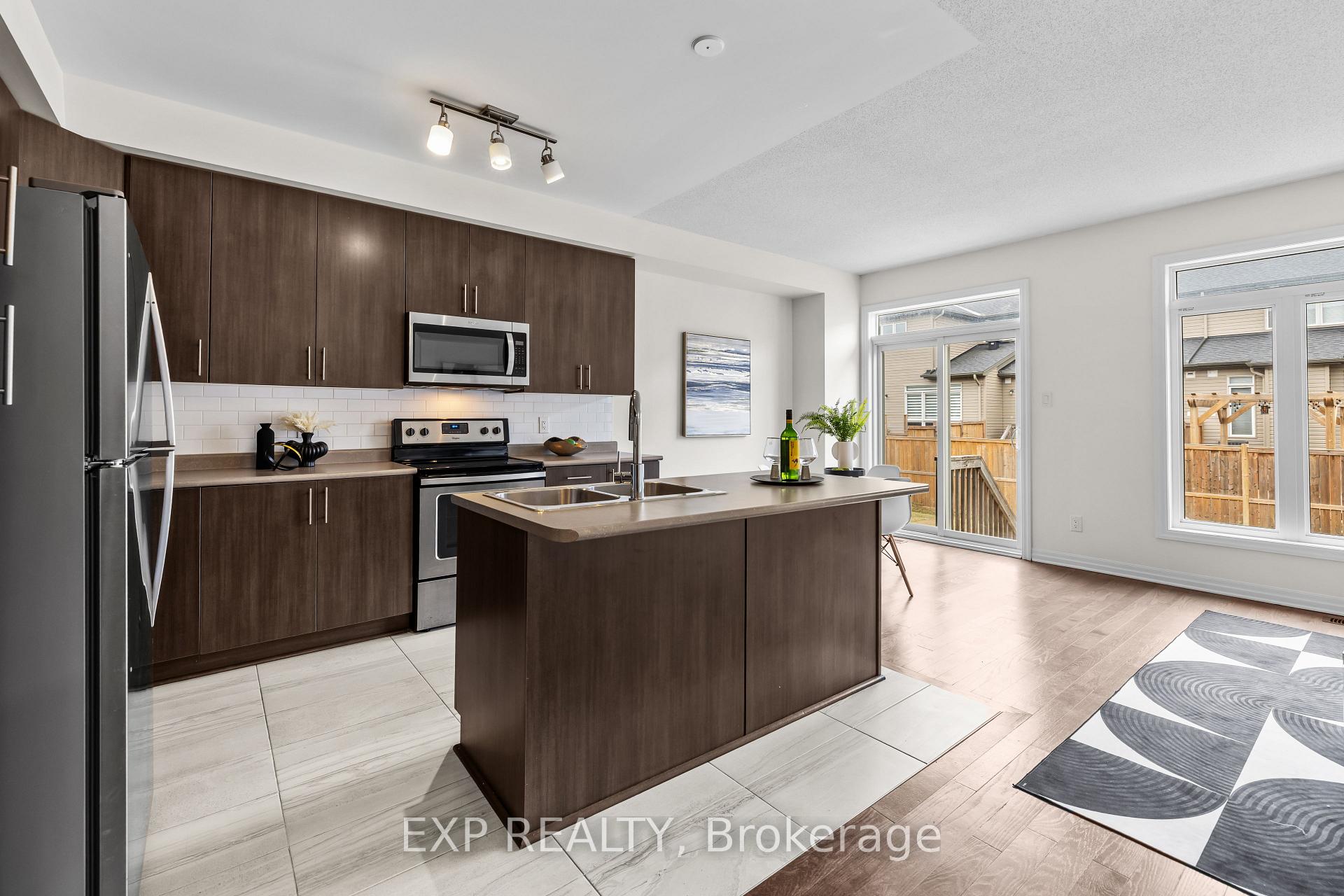 Photo 4 of 157 Overberg Way, Ottawa, Kanata - Emerald Meadows/Trailwest — HOMEH
