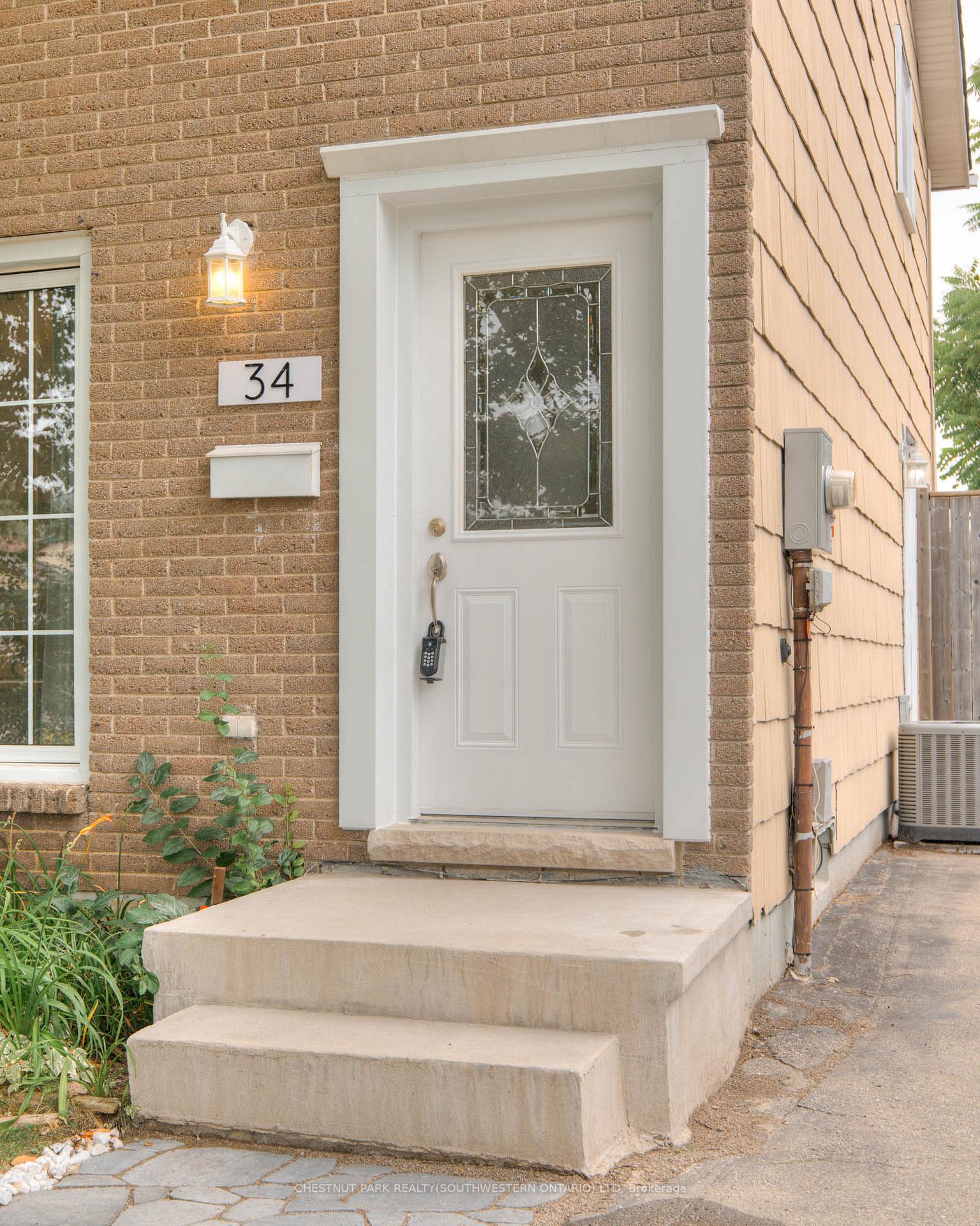 Photo 4 of 34 Monteagle Crescent, Kitchener — HOMEH