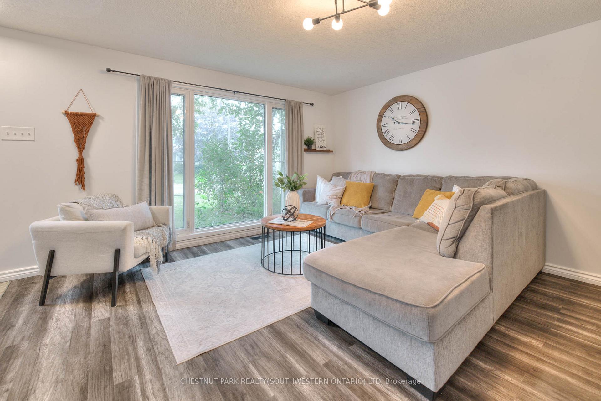 Photo 8 of 34 Monteagle Crescent, Kitchener — HOMEH