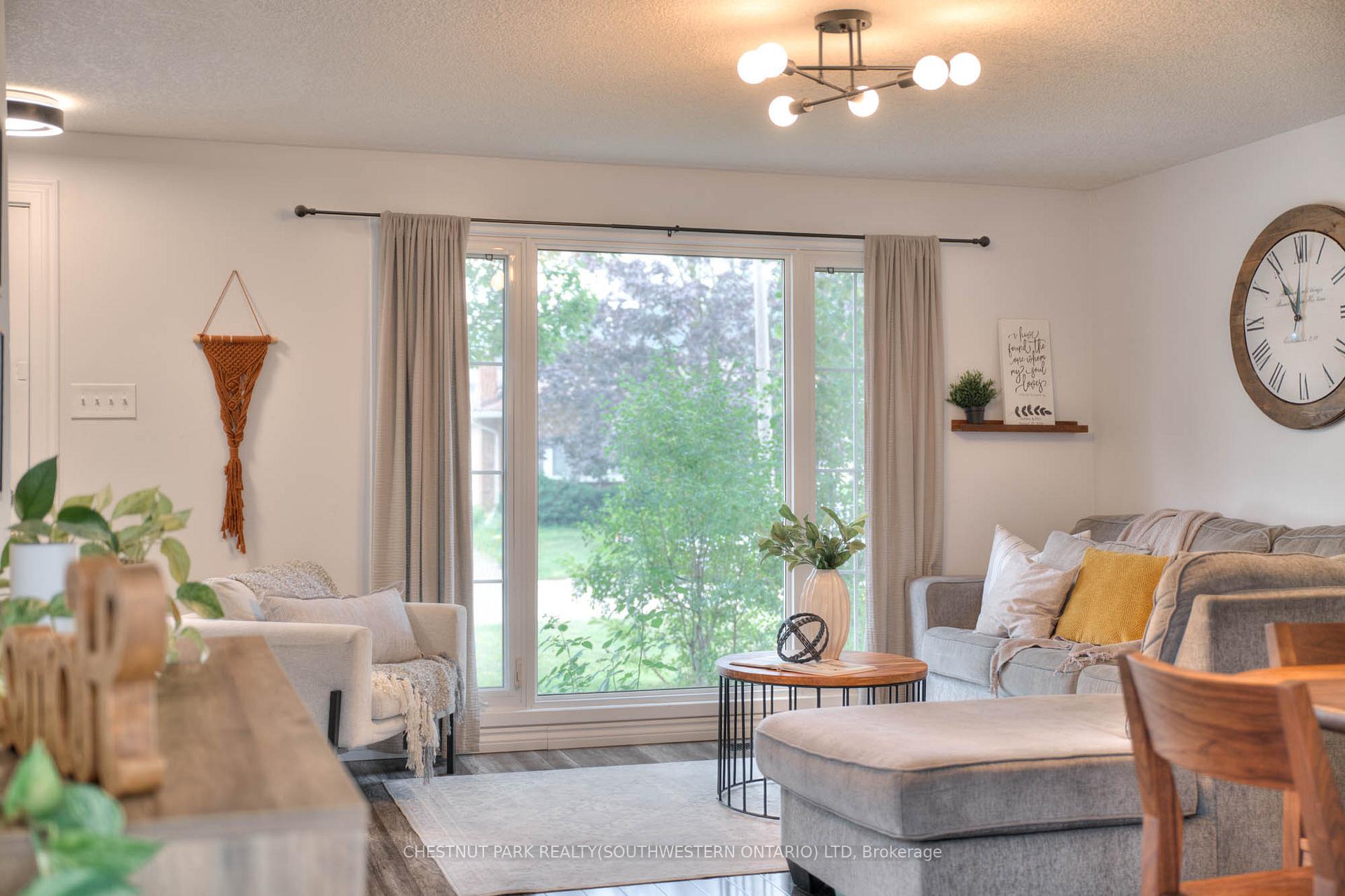 Photo 9 of 34 Monteagle Crescent, Kitchener — HOMEH