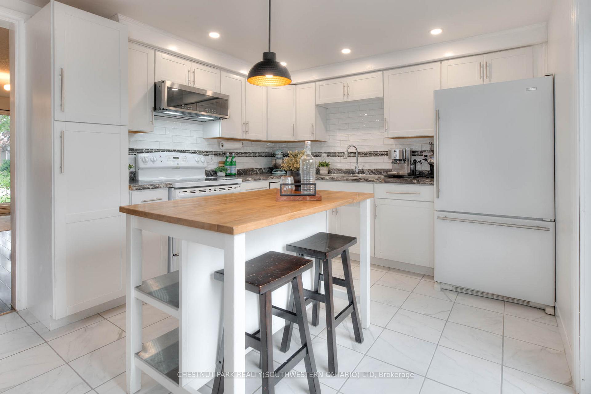 Photo 15 of 34 Monteagle Crescent, Kitchener — HOMEH