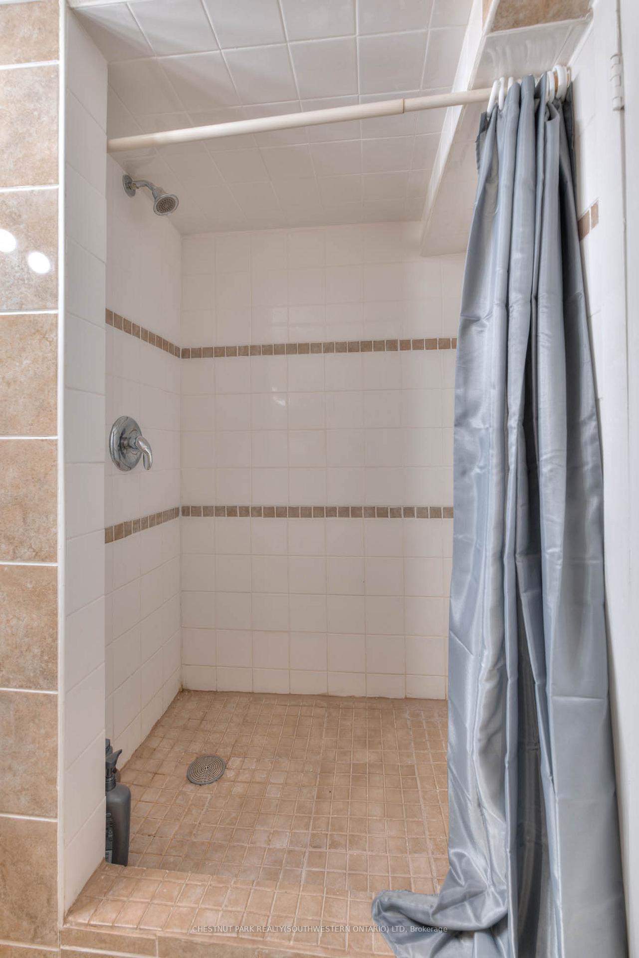 Photo 33 of 34 Monteagle Crescent, Kitchener — HOMEH