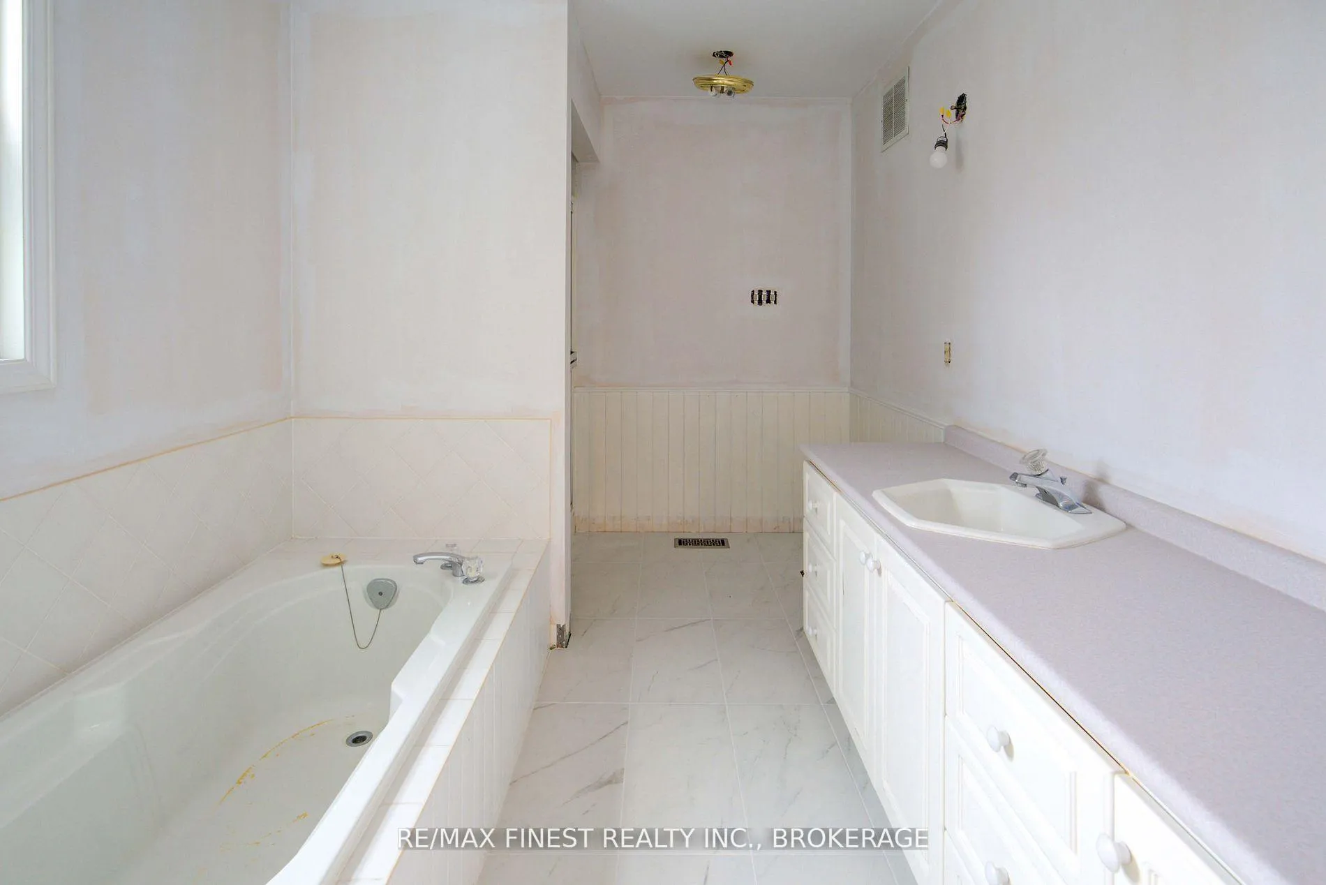 Photo 36 of 1674 South Boulevard, Kingston, Kingston East (incl CFB Kingston) — HOMEH