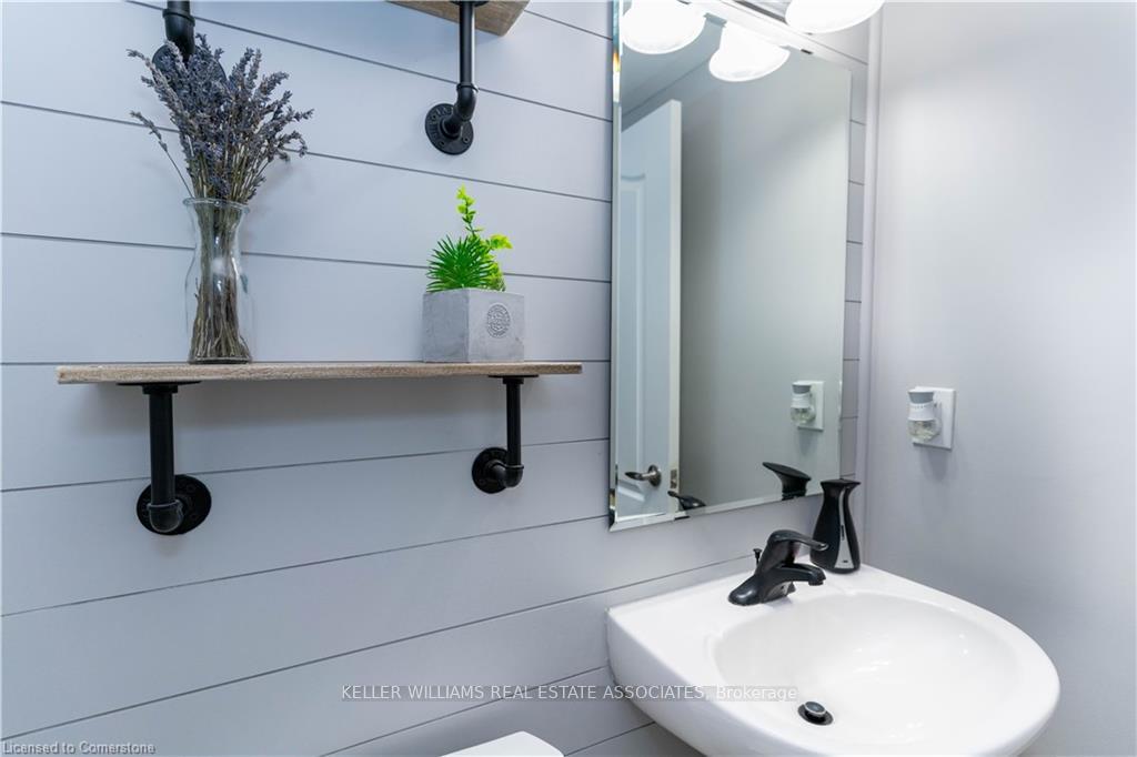Photo 11 of 29 Appleby Street, Kitchener — HOMEH