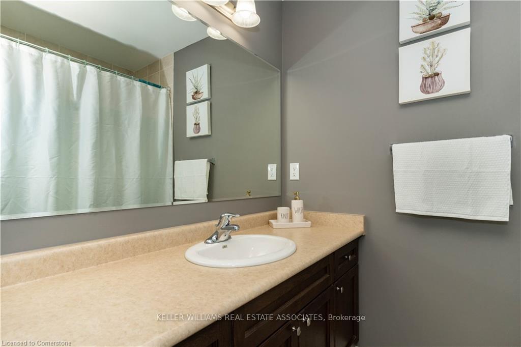 Photo 17 of 29 Appleby Street, Kitchener — HOMEH