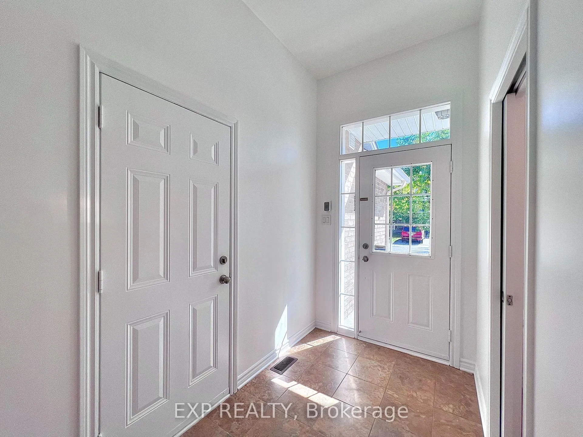 Photo 8 of 457 Foxhall Way, Ottawa, Kanata - Bridlewood — HOMEH