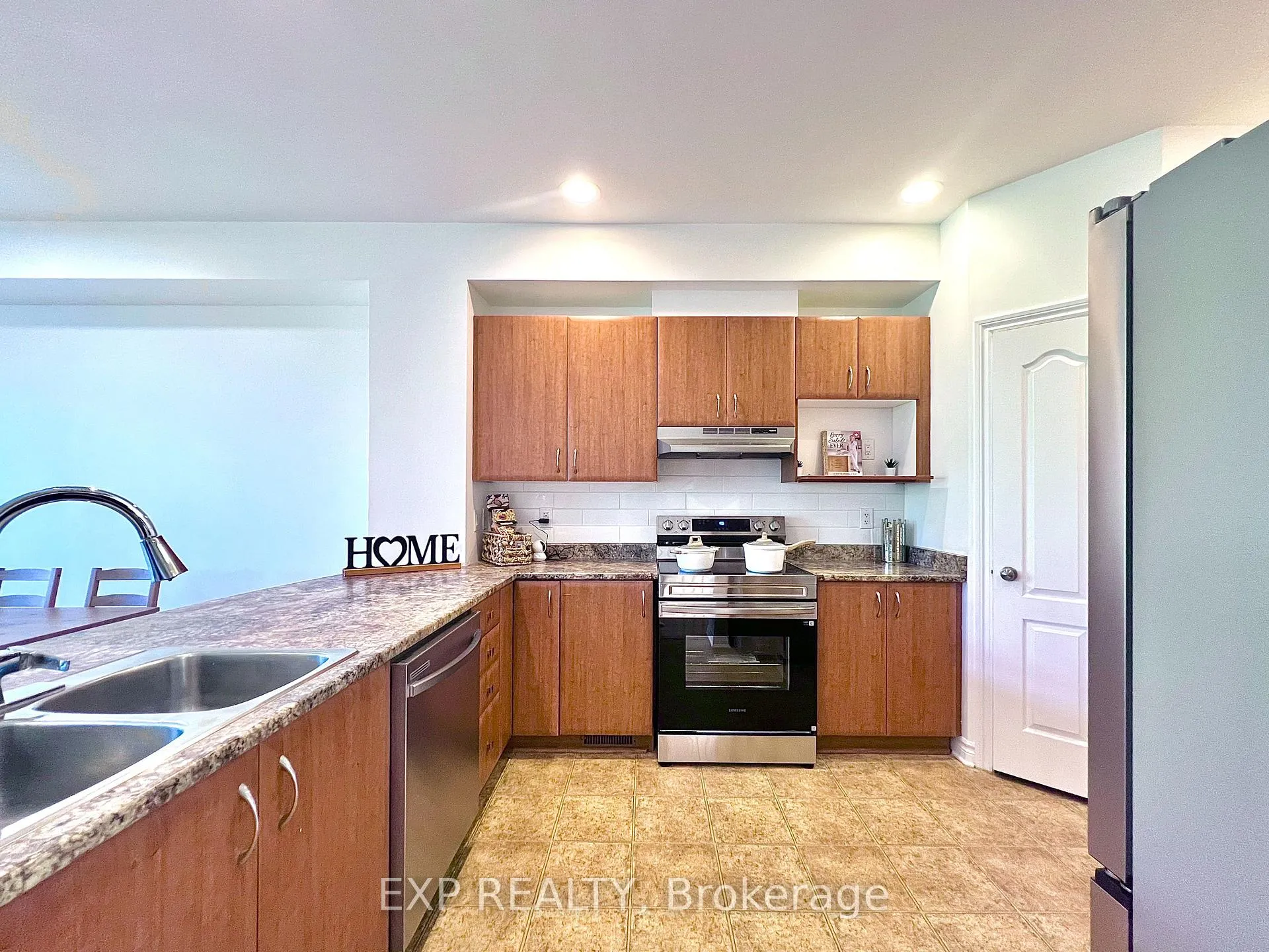 Photo 12 of 457 Foxhall Way, Ottawa, Kanata - Bridlewood — HOMEH