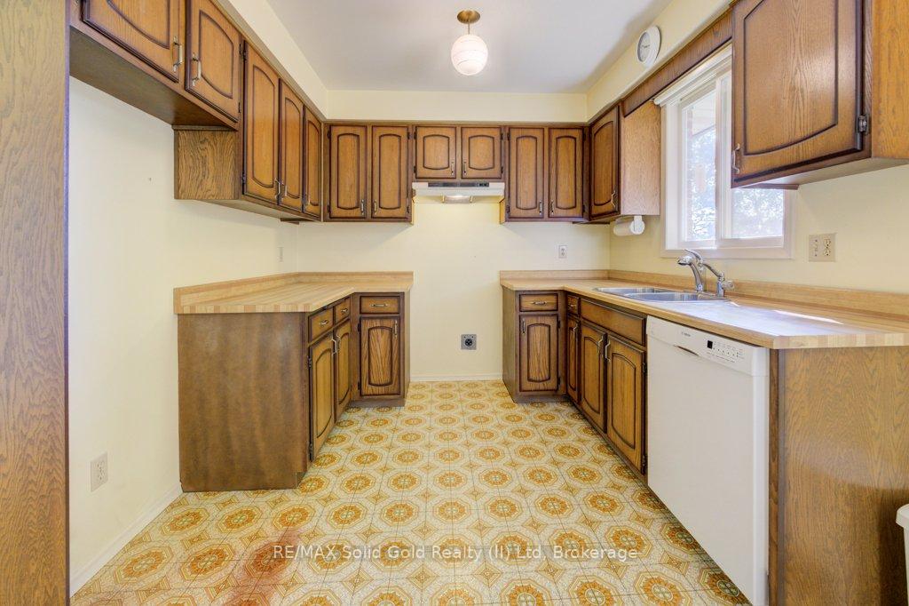 Photo 9 of 71 Ripley Crescent, Kitchener — HOMEH