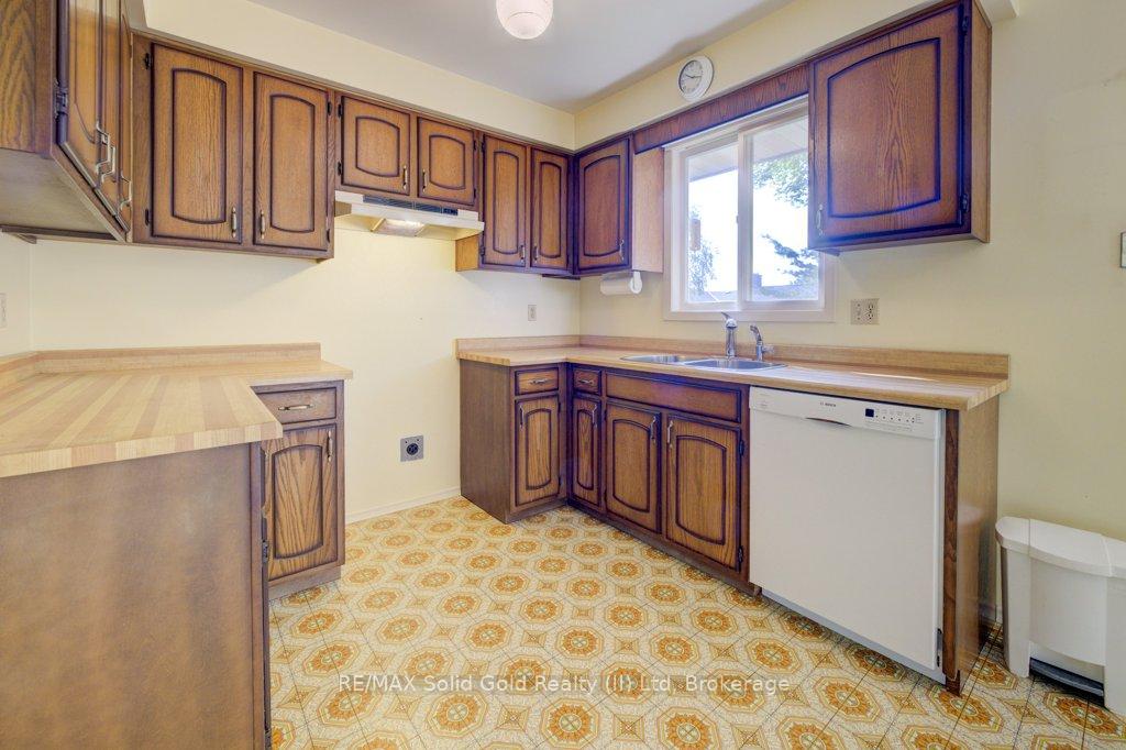 Photo 10 of 71 Ripley Crescent, Kitchener — HOMEH