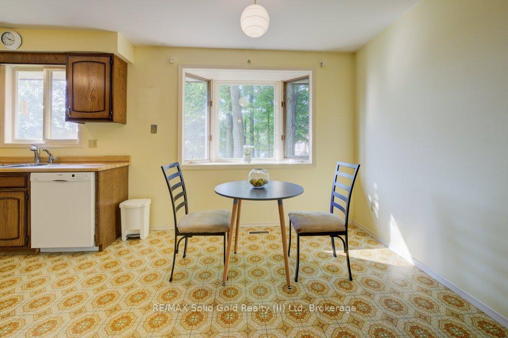 Photo 12 of 71 Ripley Crescent, Kitchener — HOMEH