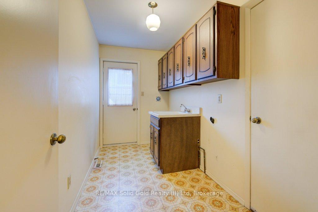Photo 16 of 71 Ripley Crescent, Kitchener — HOMEH