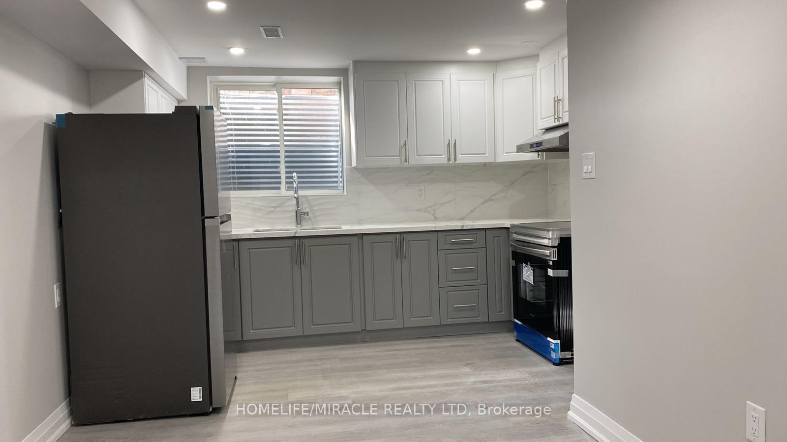 Photo 3 of 220 Great Falls Boulevard, Hamilton, Waterdown — HOMEH